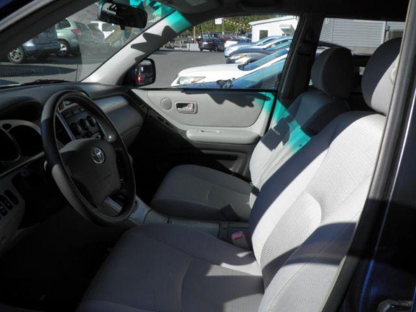 2004 Blue Toyota Highlander V6 4WD (JTEEP21A040) with an 3.3L V6 engine, AT transmission, located at 15520 McMullen Hwy SW, Belair, MD, 21502, (301) 729-3700, 39.581375, -78.846451 - Photo#1
