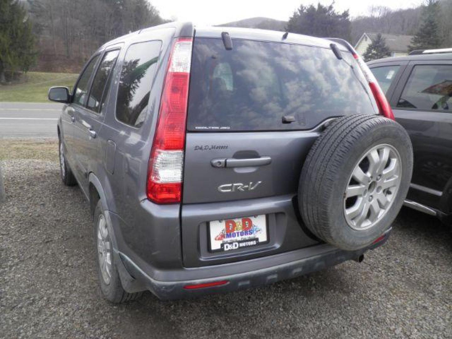 2005 Gray Honda CR-V SE 4WD AT (JHLRD78925C) with an 2.4l L4 engine, AT transmission, located at 19521 New George's Creek Rd SW, Barton, MD, 21521, (301) 463-2404, 39.524323, -79.017906 - Photo#5