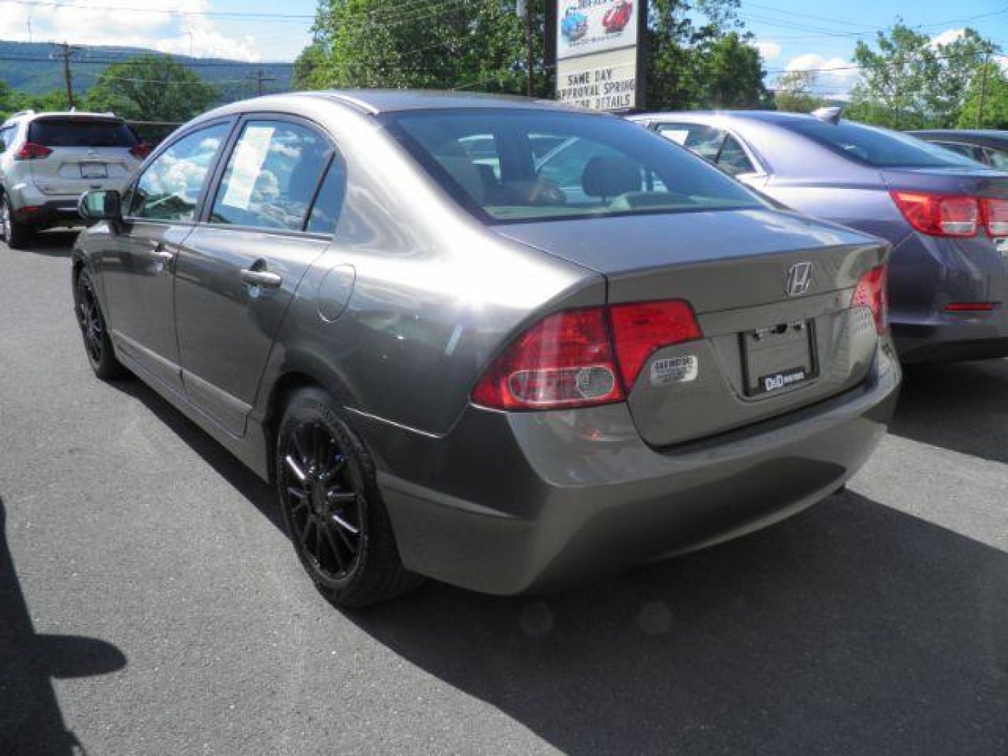 2006 Gray Honda Civic LX Sedan AT (1HGFA16536L) with an 1.8L L4 SOHC 16V engine, AT transmission, located at 15520 McMullen Hwy SW, Belair, MD, 21502, (301) 729-3700, 39.581375, -78.846451- Photo#4