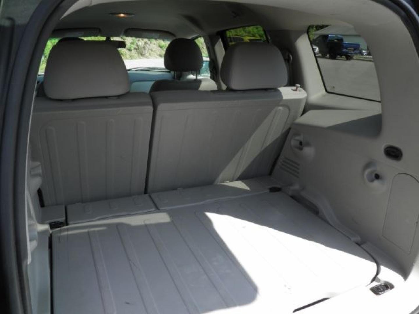 2009 GRAY Chevrolet HHR LS (3GNCA13B09S) with an 2.2L L4 engine, 4-Speed Automatic transmission, located at 15520 McMullen Hwy SW, Belair, MD, 21502, (301) 729-3700, 39.581375, -78.846451- Photo#4