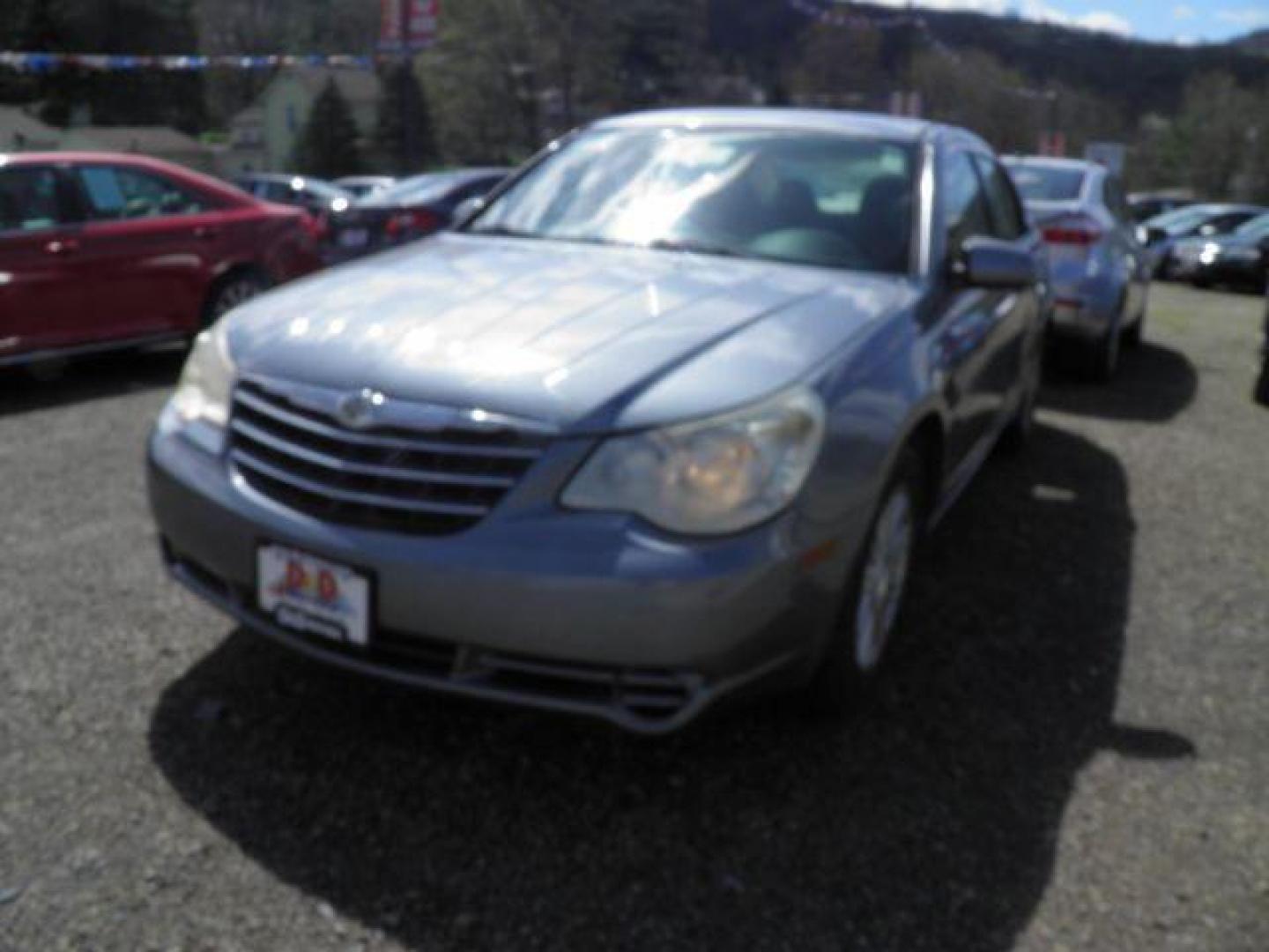 2009 GRAY Chrysler Sebring Sedan Touring (1C3LC56B49N) with an 2.4 L4 engine, AT transmission, located at 19521 New George's Creek Rd SW, Barton, MD, 21521, (301) 463-2404, 39.524323, -79.017906 - Photo#0