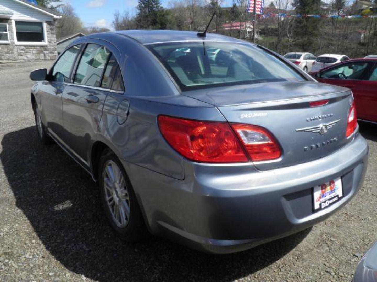 2009 GRAY Chrysler Sebring Sedan Touring (1C3LC56B49N) with an 2.4 L4 engine, AT transmission, located at 19521 New George's Creek Rd SW, Barton, MD, 21521, (301) 463-2404, 39.524323, -79.017906 - Photo#4