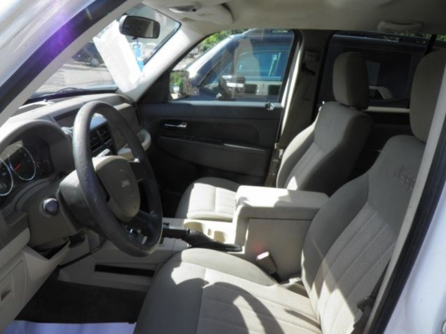 2009 WHITE Jeep Liberty Sport 4WD (1J8GN28K19W) with an 3.7L V6 engine, AT transmission, located at 19521 New George's Creek Rd SW, Barton, MD, 21521, (301) 463-2404, 39.524323, -79.017906- Photo#1