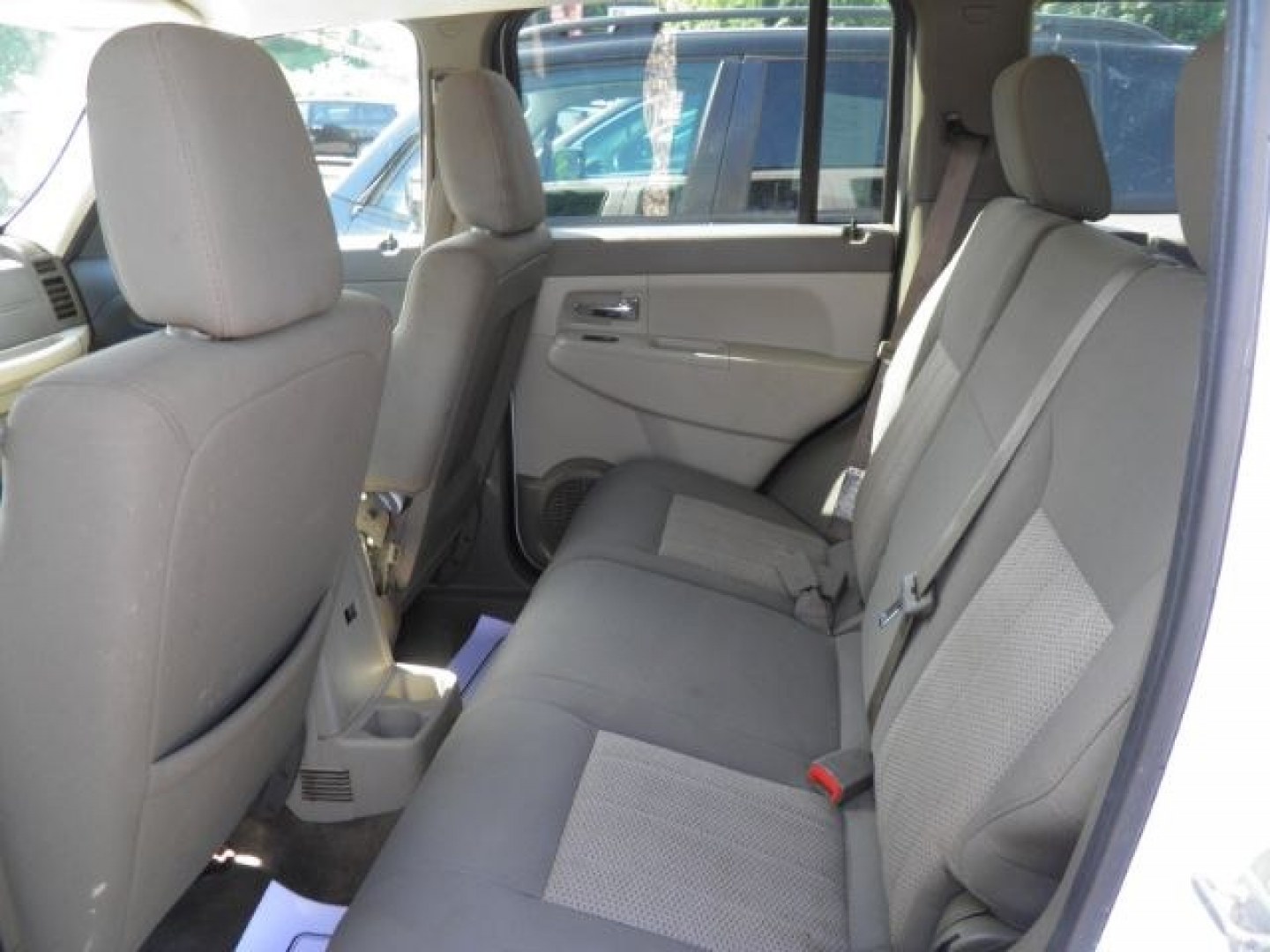 2009 WHITE Jeep Liberty Sport 4WD (1J8GN28K19W) with an 3.7L V6 engine, AT transmission, located at 19521 New George's Creek Rd SW, Barton, MD, 21521, (301) 463-2404, 39.524323, -79.017906- Photo#3