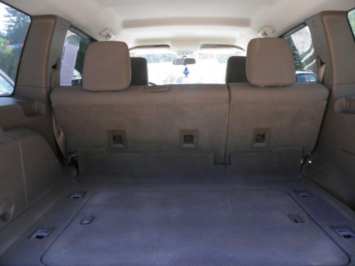 2009 WHITE Jeep Liberty Sport 4WD (1J8GN28K19W) with an 3.7L V6 engine, AT transmission, located at 19521 New George's Creek Rd SW, Barton, MD, 21521, (301) 463-2404, 39.524323, -79.017906- Photo#4