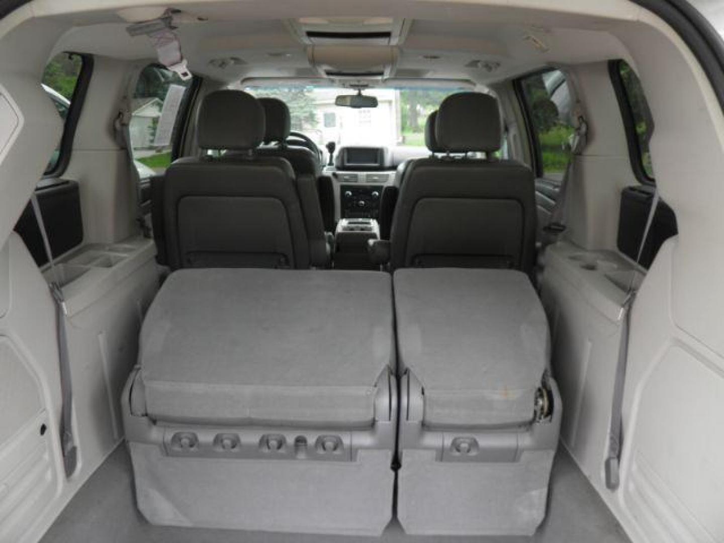 2009 Silver Volkswagen Routan SEL Premium (2V8HW64X79R) with an 4.0L V6 engine, AT transmission, located at 19521 New George's Creek Rd SW, Barton, MD, 21521, (301) 463-2404, 39.524323, -79.017906 - Photo#4