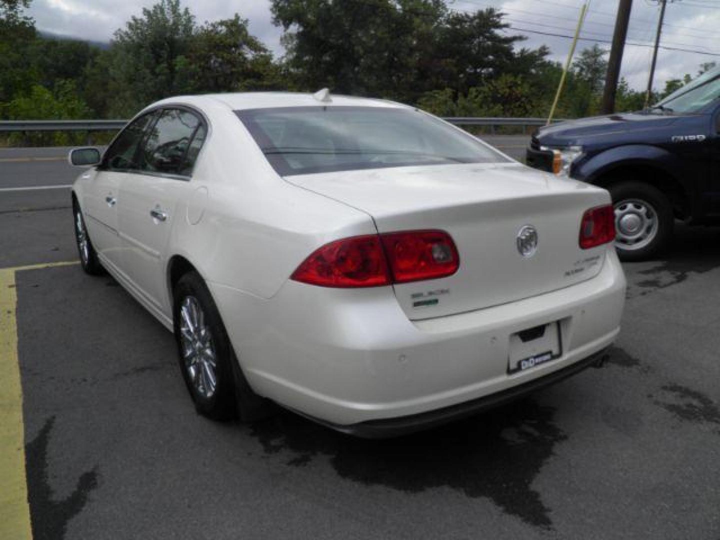 2010 White Buick Lucerne CXL (1G4HE5EM3AU) with an 3.9L V6 engine, AT transmission, located at 15520 McMullen Hwy SW, Belair, MD, 21502, (301) 729-3700, 39.581375, -78.846451 - Photo#4