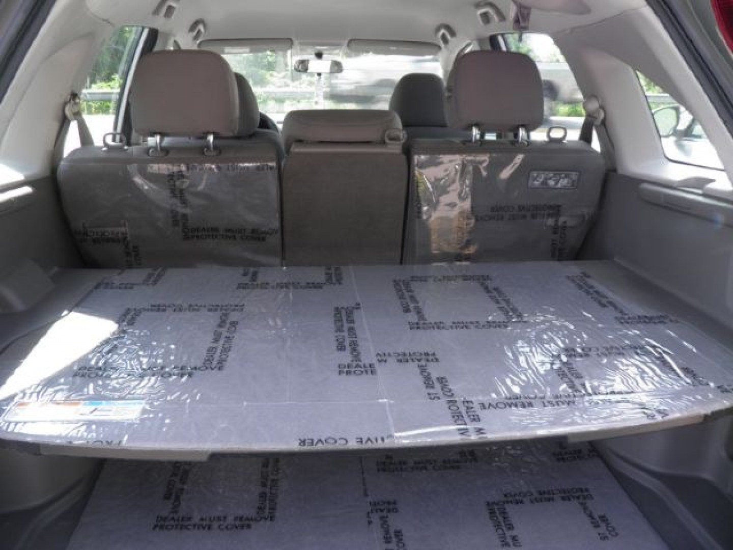 2010 WHITE Honda CR-V LX 4WD 5-Speed AT (5J6RE4H32AL) with an 2.4L L4 engine, AT transmission, located at 15520 McMullen Hwy SW, Belair, MD, 21502, (301) 729-3700, 39.581375, -78.846451- Photo#4