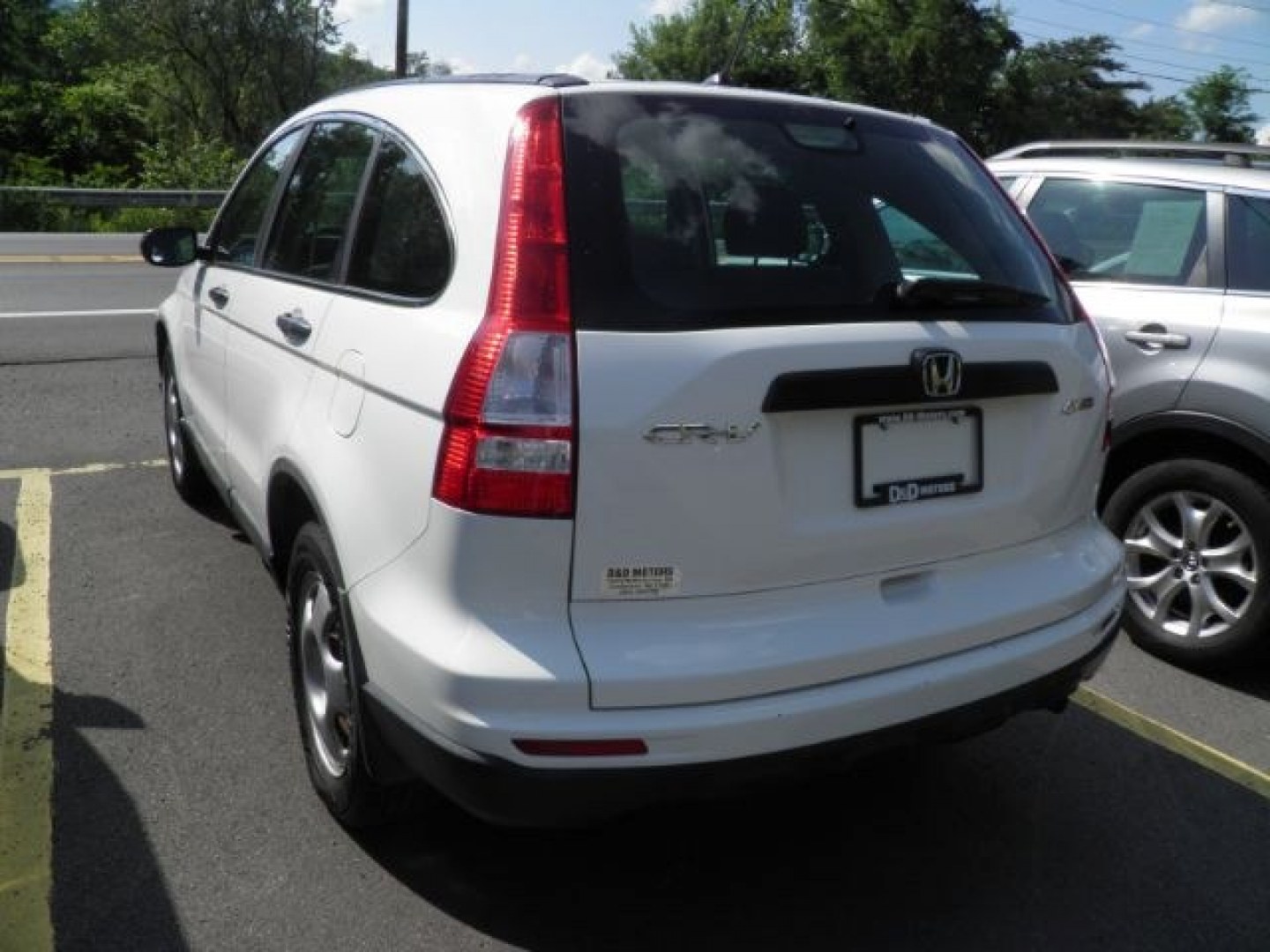 2010 WHITE Honda CR-V LX 4WD 5-Speed AT (5J6RE4H32AL) with an 2.4L L4 engine, AT transmission, located at 15520 McMullen Hwy SW, Belair, MD, 21502, (301) 729-3700, 39.581375, -78.846451- Photo#5