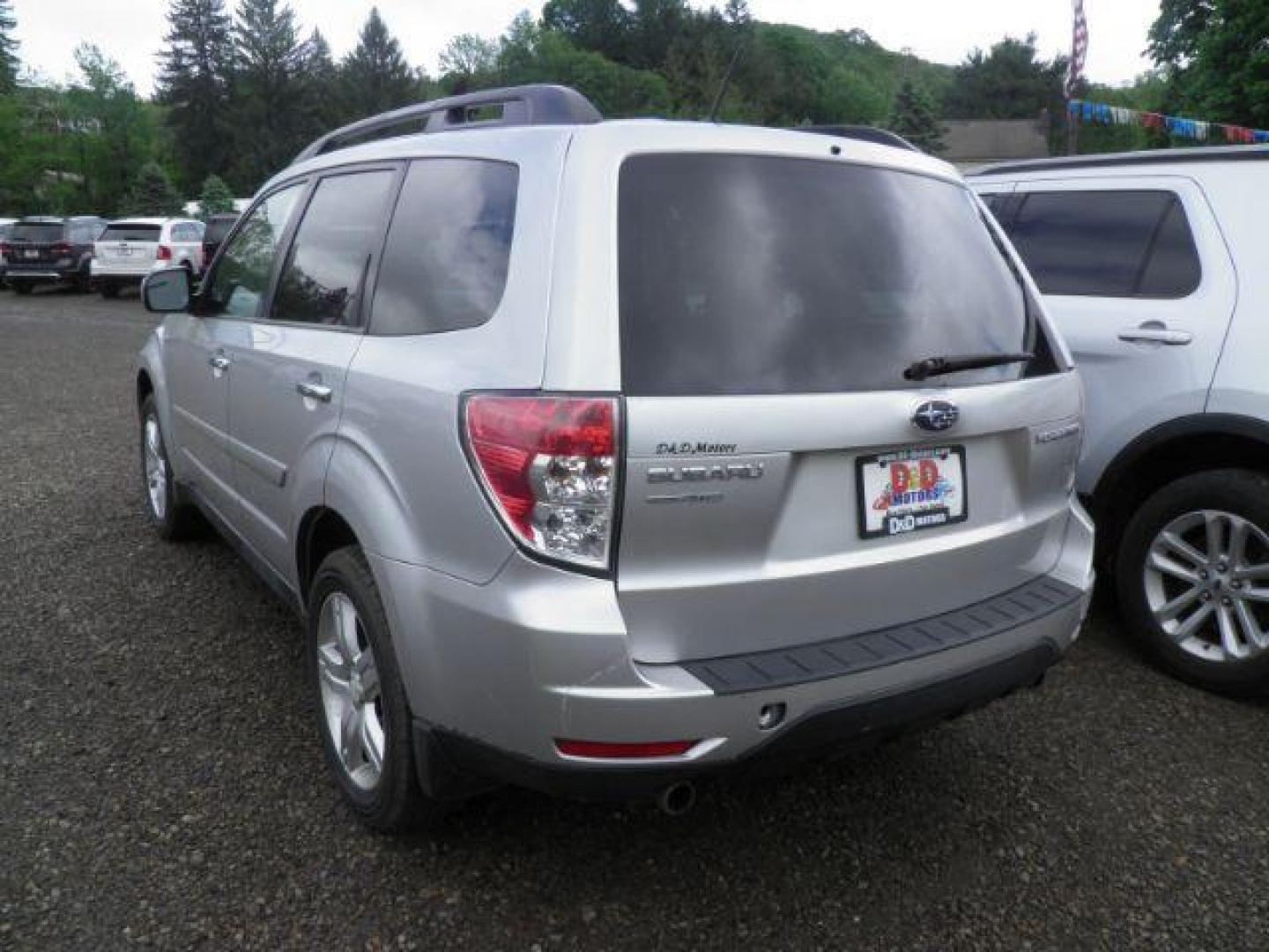 2010 SILVER Subaru Forester 2.5X Premium (JF2SH6CC7AH) with an 2.5 L4 engine, AT transmission, located at 19521 New George's Creek Rd SW, Barton, MD, 21521, (301) 463-2404, 39.524323, -79.017906 - Photo#5