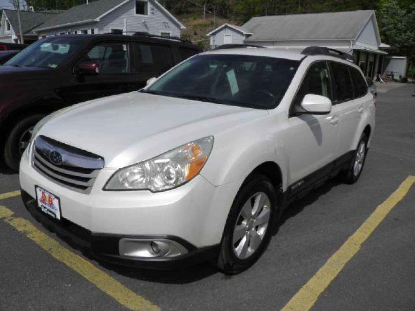 2010 WHITE Subaru Outback 2.5i Premium (4S4BRCBC0A3) with an 2.5 L4 engine, AT transmission, located at 15520 McMullen Hwy SW, Belair, MD, 21502, (301) 729-3700, 39.581375, -78.846451 - Photo#0