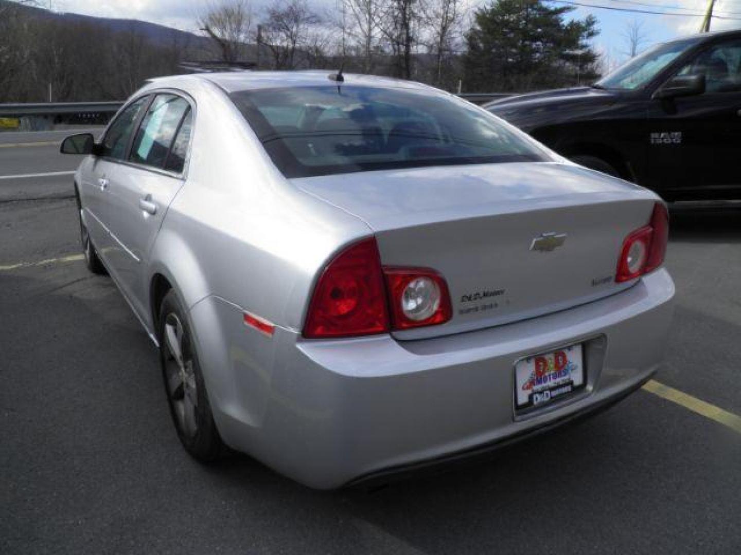 2011 SILVER Chevrolet Malibu 1LT (1G1ZC5EU0BF) with an 2.4L L4 engine, AT transmission, located at 15520 McMullen Hwy SW, Belair, MD, 21502, (301) 729-3700, 39.581375, -78.846451 - Photo#4