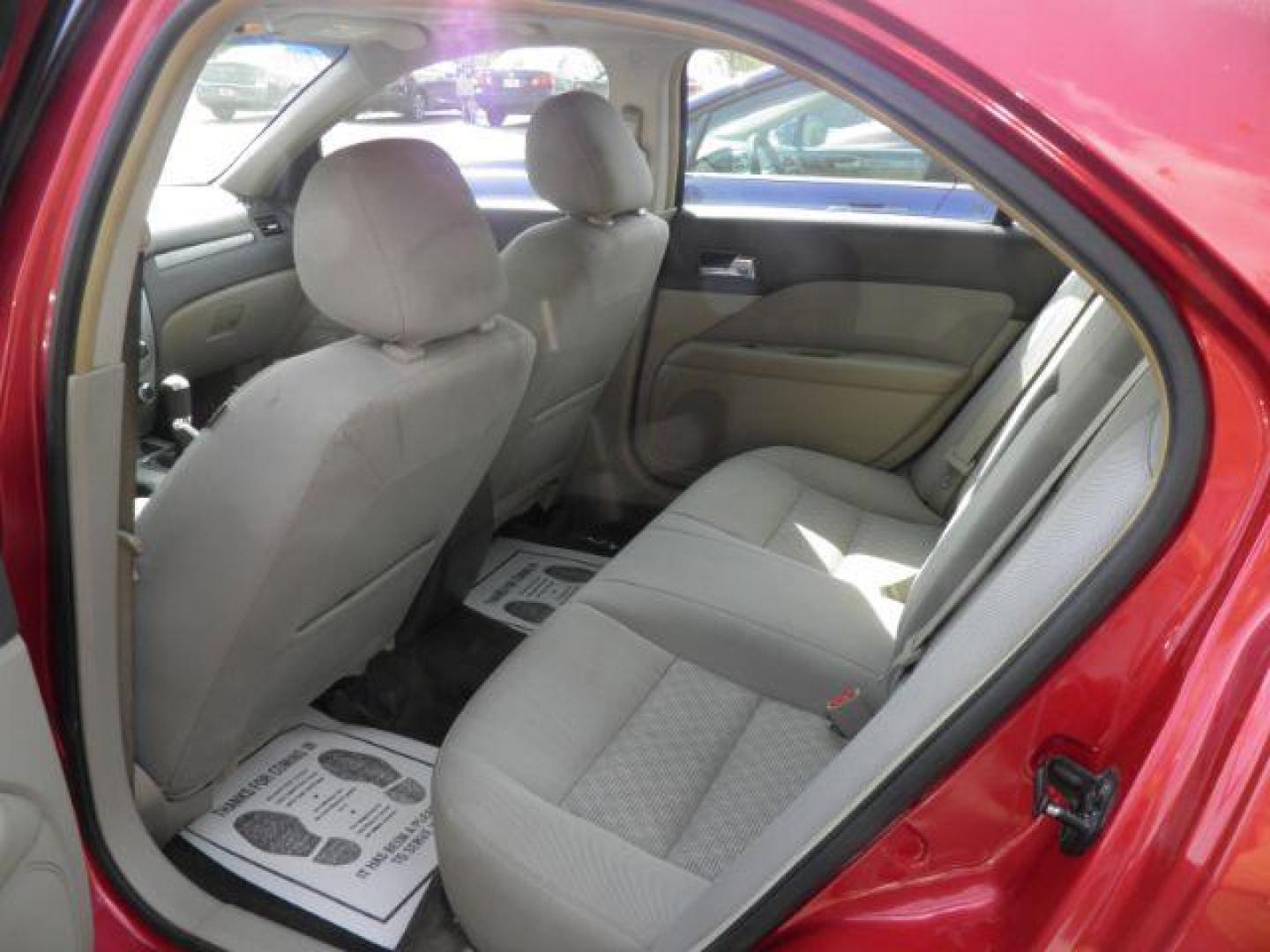 2011 RED FORD FUSION I4 SE (3FAHP0HA8BR) with an 2.5L L4 DOHC 16V engine, MAN transmission, located at 15520 McMullen Hwy SW, Belair, MD, 21502, (301) 729-3700, 39.581375, -78.846451 - Photo#3