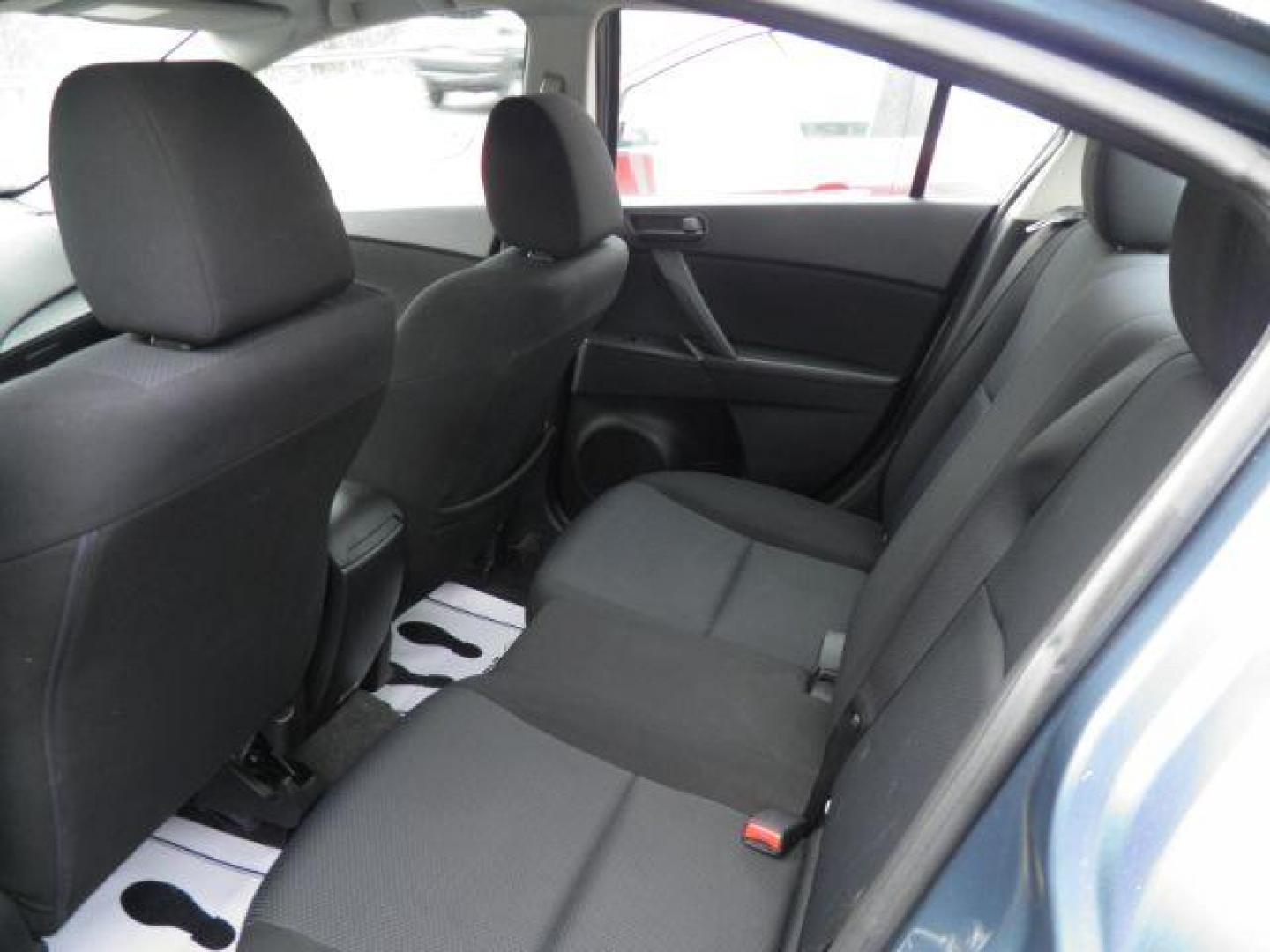 2011 BLUE MAZDA MAZDA3 i Sport 4-Door (JM1BL1UF8B1) with an 2.0L L4 engine, AT transmission, located at 15520 McMullen Hwy SW, Belair, MD, 21502, (301) 729-3700, 39.581375, -78.846451 - Photo#3