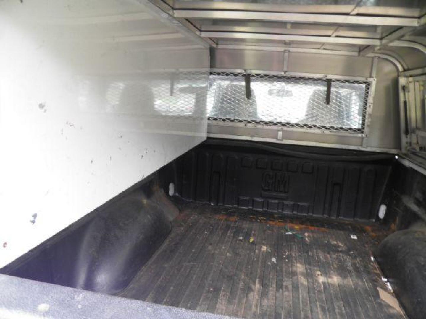 2012 White Chevrolet Colorado Work Truck (1GCJTBF93C8) with an 2.9L I4 engine, AT transmission, located at 19521 New George's Creek Rd SW, Barton, MD, 21521, (301) 463-2404, 39.524323, -79.017906 - Photo#4