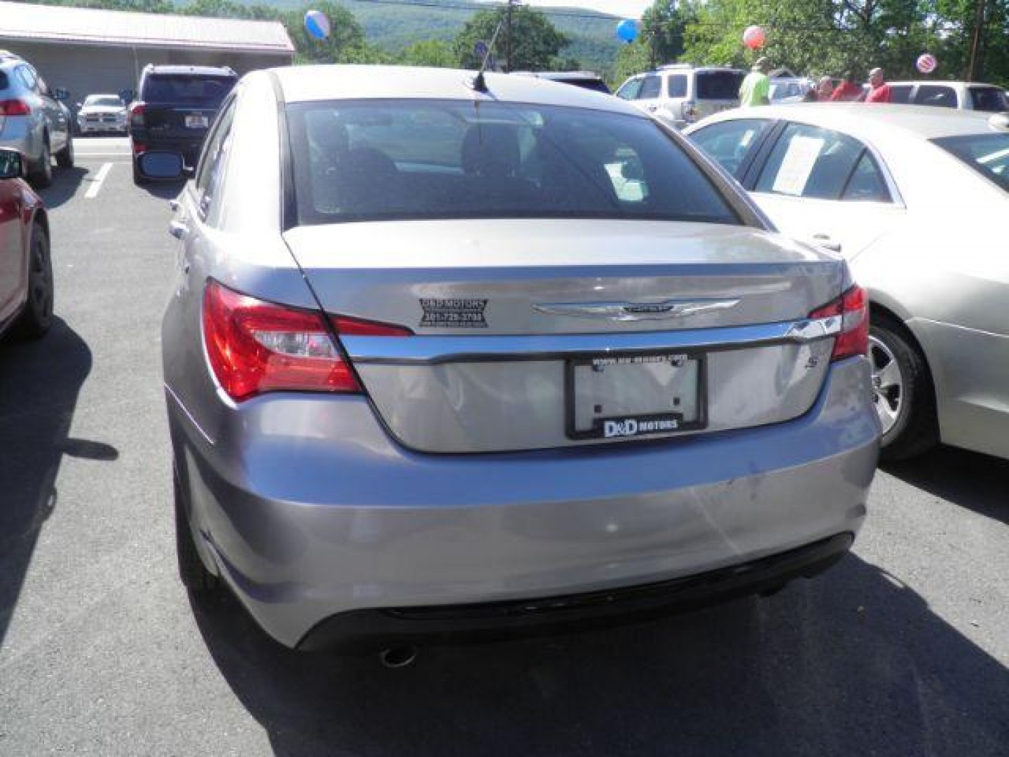 2013 Silver Chrysler 200 Touring (1C3CCBBGXDN) with an 3.6L V6 engine, AT transmission, located at 15520 McMullen Hwy SW, Belair, MD, 21502, (301) 729-3700, 39.581375, -78.846451- Photo#4