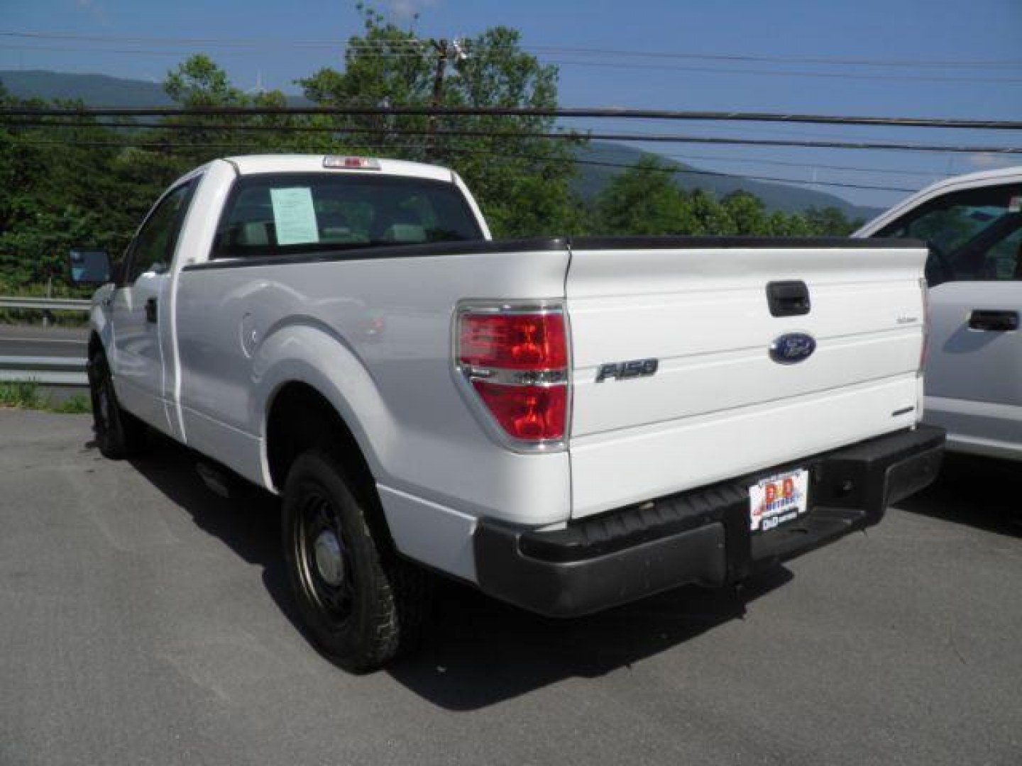 2013 White Ford F-150 XL 8-ft. Bed 2WD (1FTMF1CM1DK) with an 3.7L V6 engine, AT transmission, located at 15520 McMullen Hwy SW, Belair, MD, 21502, (301) 729-3700, 39.581375, -78.846451- Photo#4