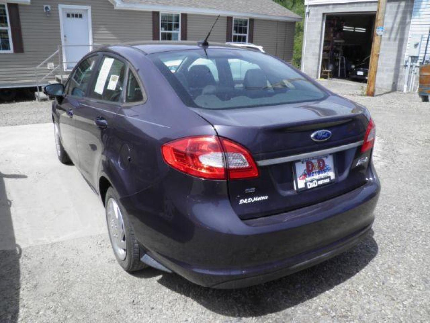2013 GRAY Ford Fiesta SE Sedan (3FADP4BJ1DM) with an 1.6L L4 engine, AT transmission, located at 19521 New George's Creek Rd SW, Barton, MD, 21521, (301) 463-2404, 39.524323, -79.017906 - Photo#3