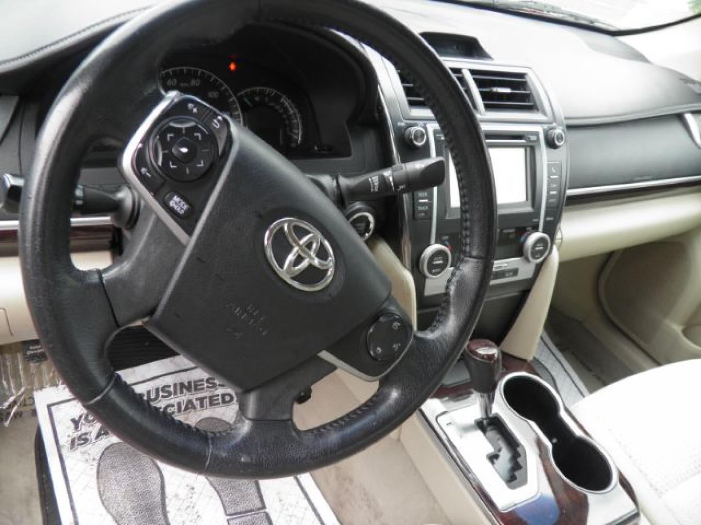2013 Red Toyota Camry XLE (4T4BF1FK3DR) with an 2.5L I4 engine, AT transmission, located at 19521 New George's Creek Rd SW, Barton, MD, 21521, (301) 463-2404, 39.524323, -79.017906- Photo#2