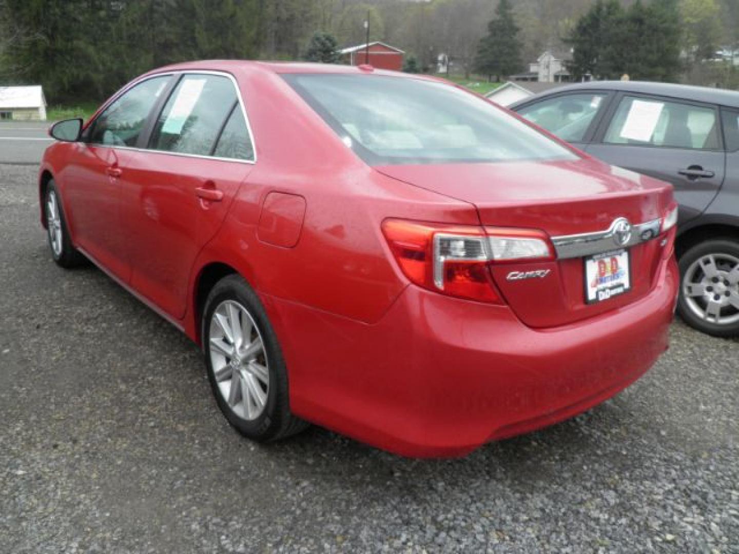 2013 Red Toyota Camry XLE (4T4BF1FK3DR) with an 2.5L I4 engine, AT transmission, located at 19521 New George's Creek Rd SW, Barton, MD, 21521, (301) 463-2404, 39.524323, -79.017906- Photo#4