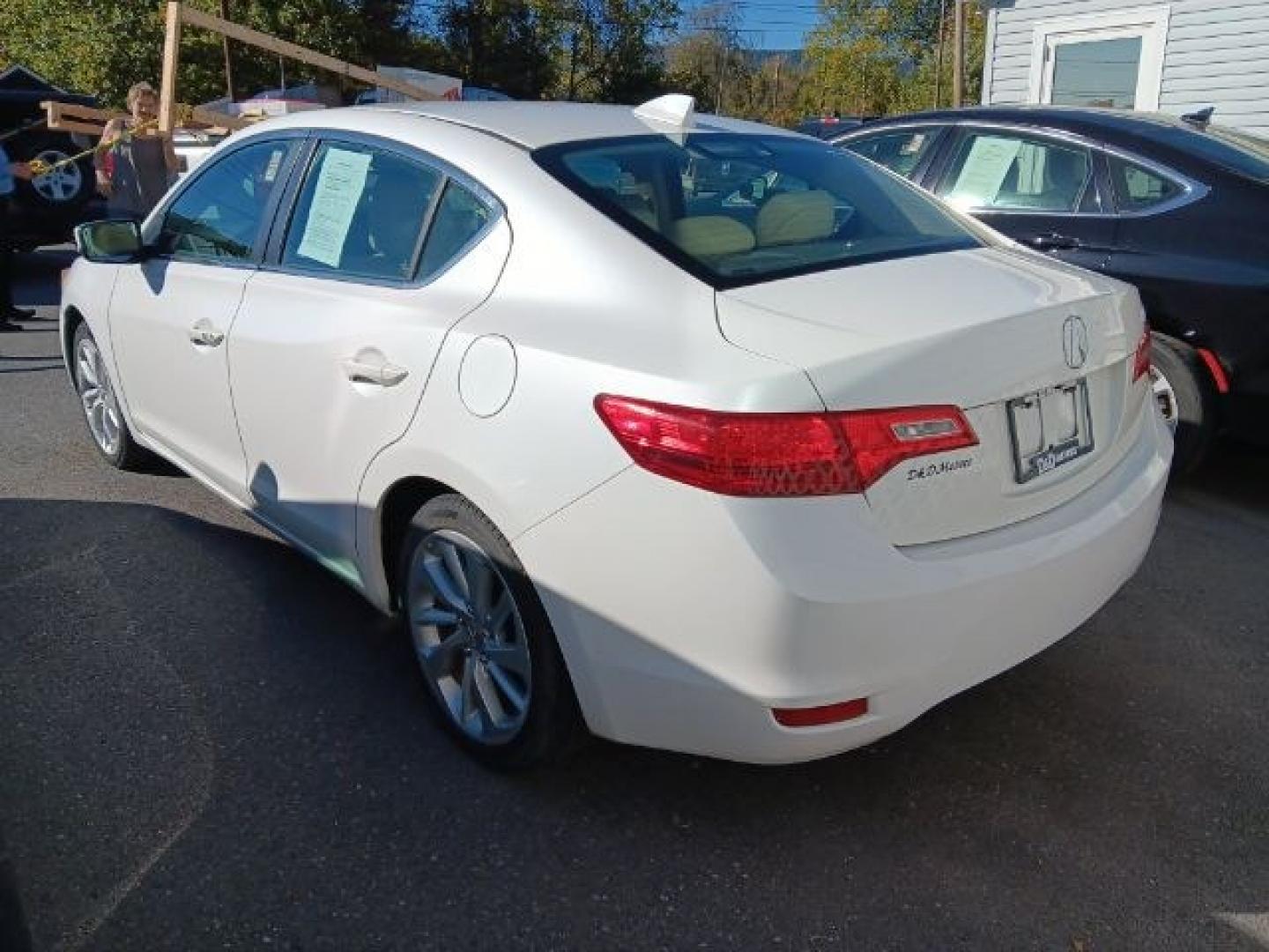 2014 WHITE ACURA ILX 4DR (19VDE1F78EE) with an 2.0L L4 engine, AT transmission, located at 15520 McMullen Hwy SW, Belair, MD, 21502, (301) 729-3700, 39.581375, -78.846451- Photo#4
