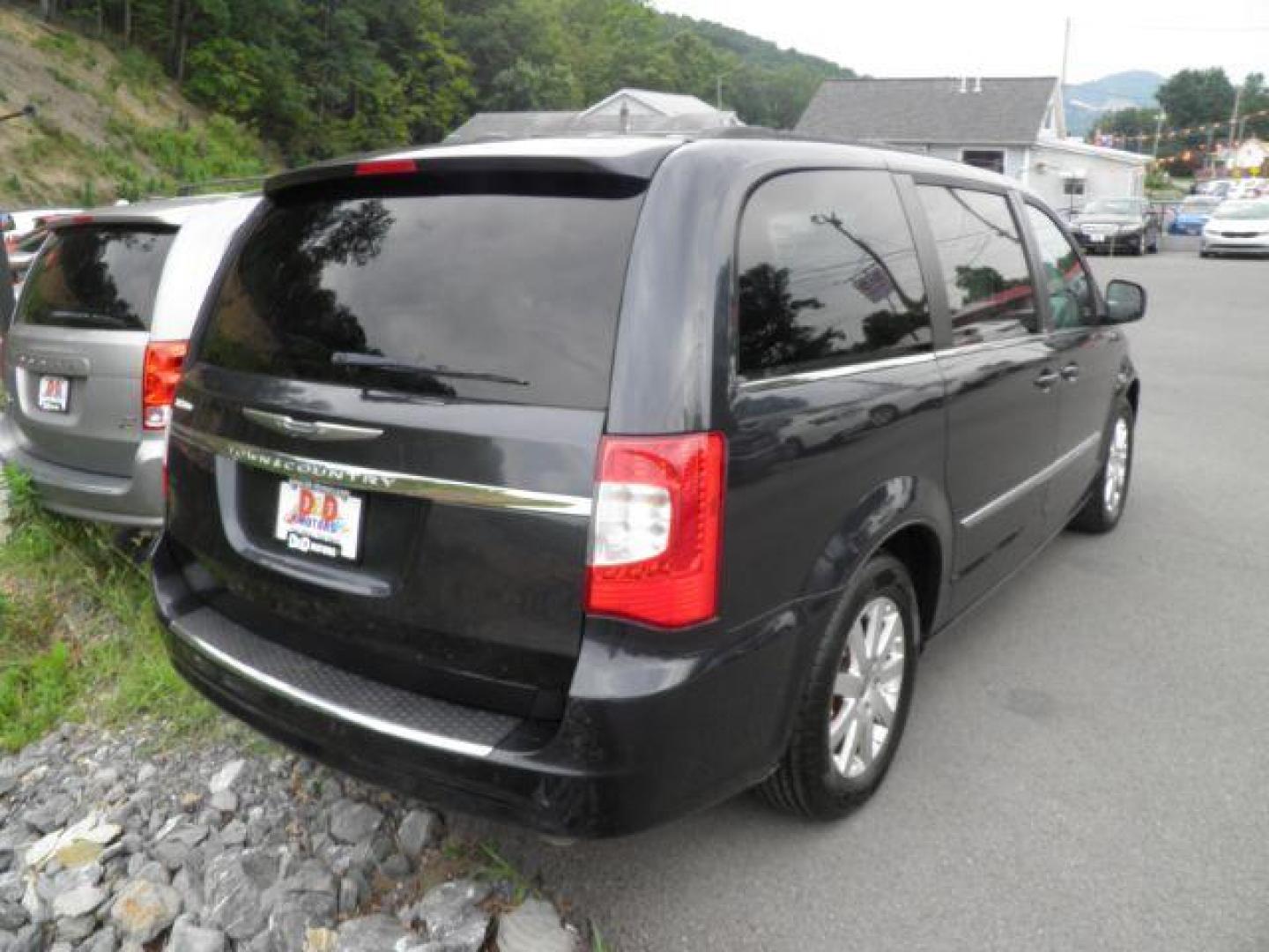2014 Gray Chrysler Town and Country Touring (2C4RC1BG1ER) with an 3.6L V6 engine, AT transmission, located at 19521 New George's Creek Rd SW, Barton, MD, 21521, (301) 463-2404, 39.524323, -79.017906 - Photo#5