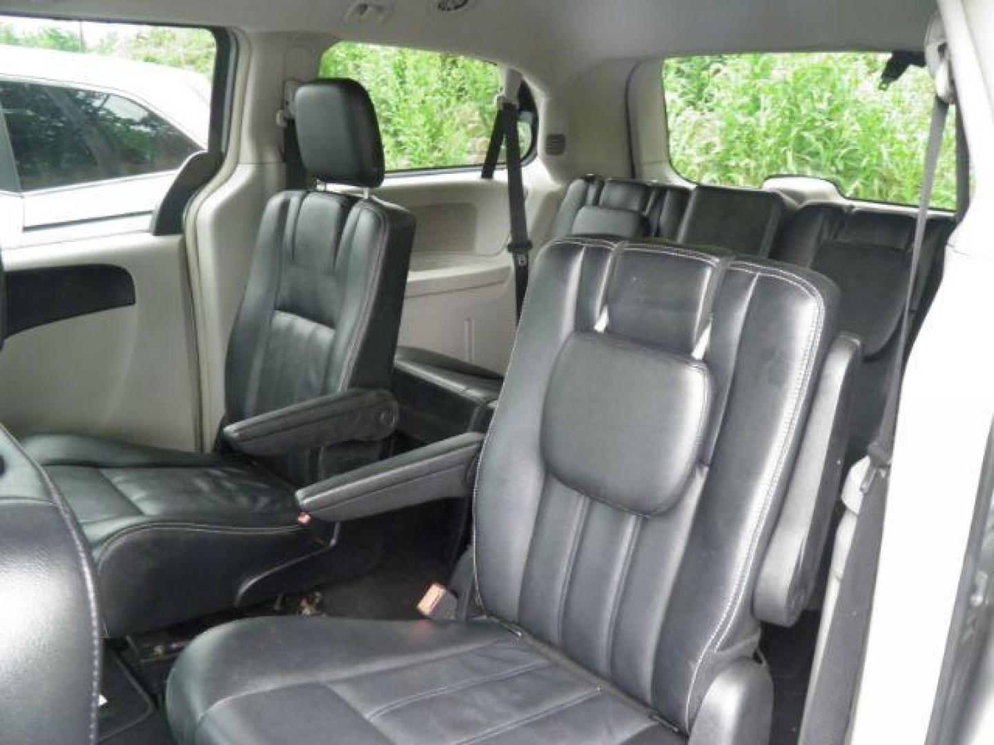 2014 Gray Chrysler Town and Country Touring (2C4RC1BG8ER) with an 3.6L V6 engine, AT transmission, located at 15520 McMullen Hwy SW, Belair, MD, 21502, (301) 729-3700, 39.581375, -78.846451 - Photo#3