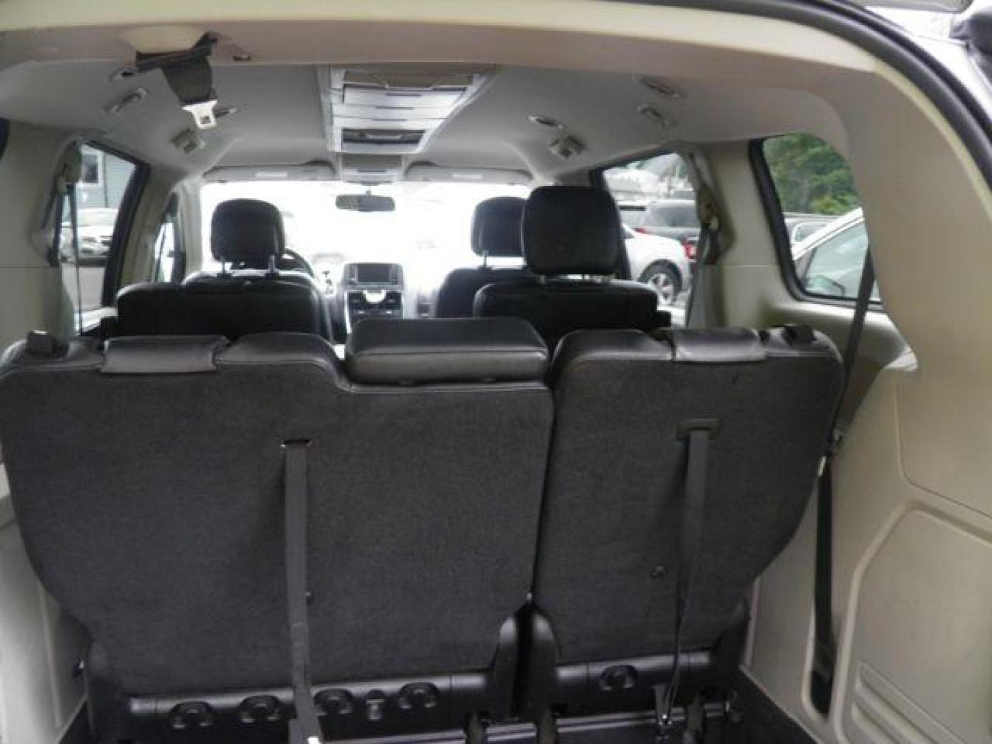 2014 Gray Chrysler Town and Country Touring (2C4RC1BG8ER) with an 3.6L V6 engine, AT transmission, located at 15520 McMullen Hwy SW, Belair, MD, 21502, (301) 729-3700, 39.581375, -78.846451 - Photo#4