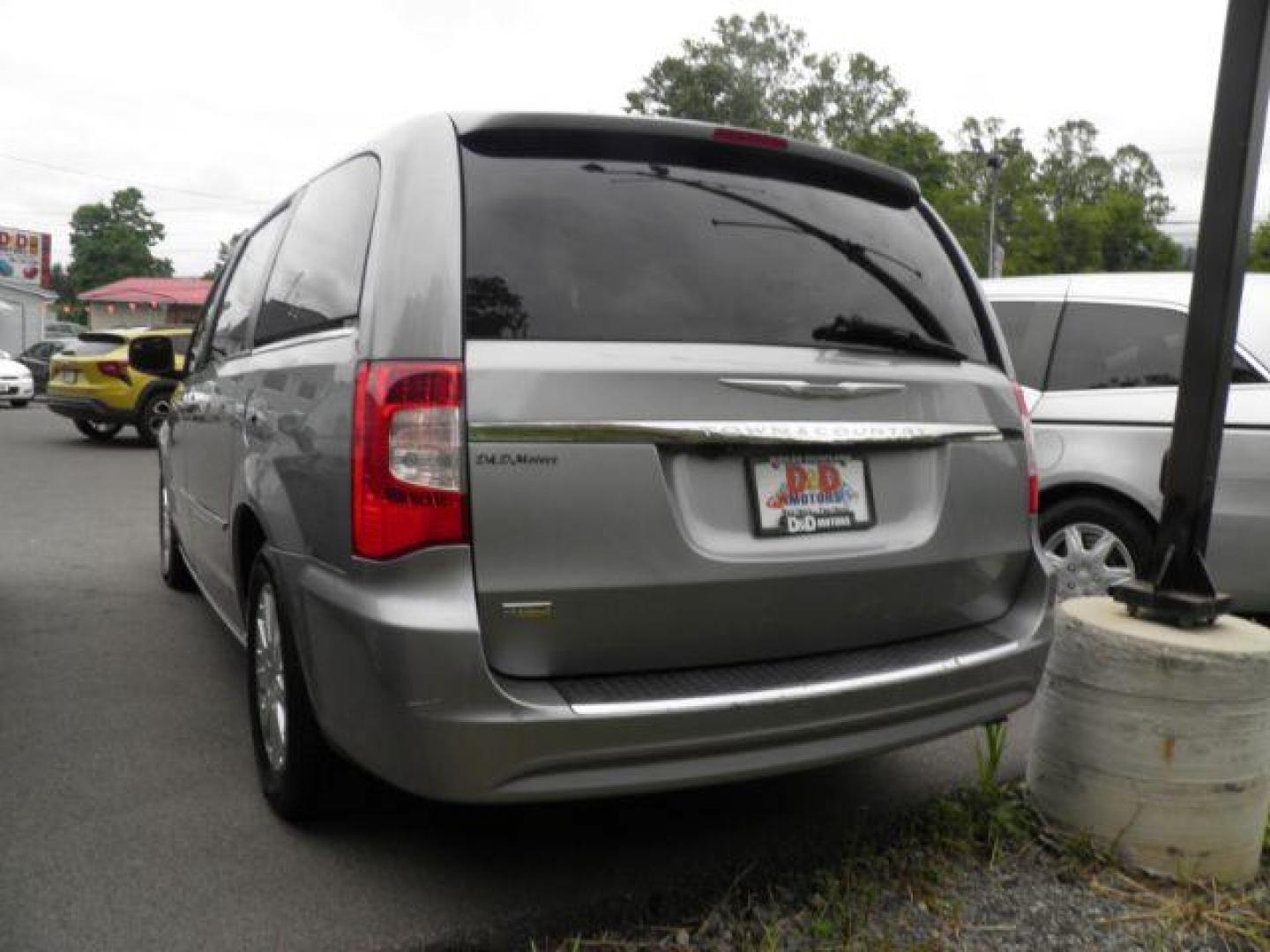 2014 Gray Chrysler Town and Country Touring (2C4RC1BG8ER) with an 3.6L V6 engine, AT transmission, located at 15520 McMullen Hwy SW, Belair, MD, 21502, (301) 729-3700, 39.581375, -78.846451 - Photo#5
