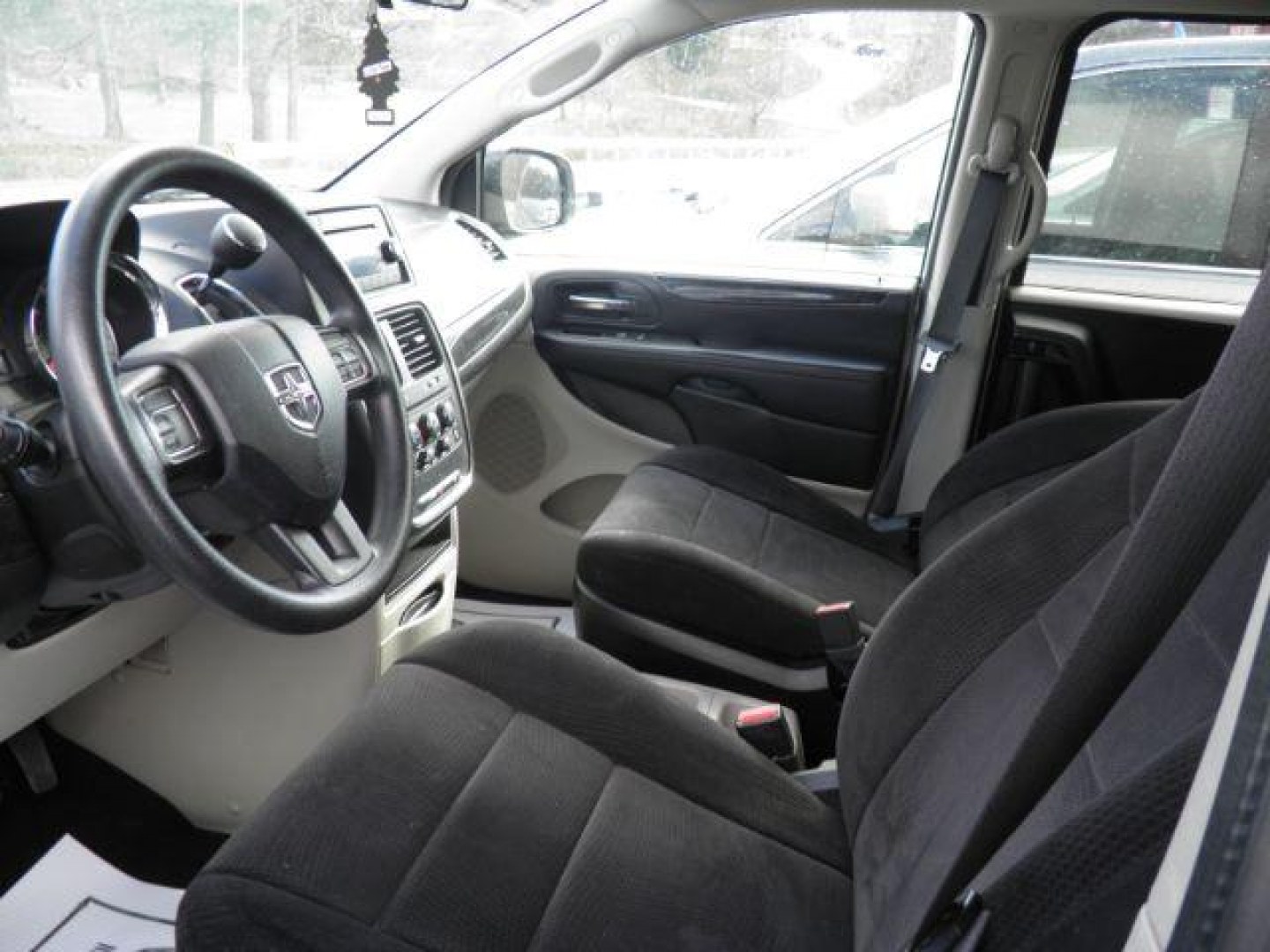 2014 White Dodge Grand Caravan SE (2C4RDGBG0ER) with an 3.6L V6 engine, AT transmission, located at 19521 New George's Creek Rd SW, Barton, MD, 21521, (301) 463-2404, 39.524323, -79.017906 - Photo#1