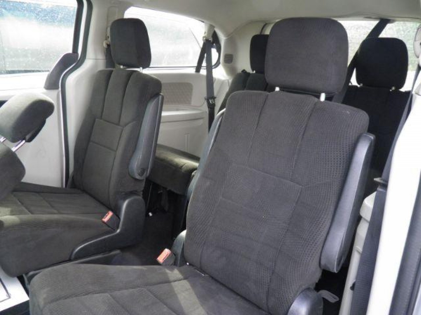 2014 White Dodge Grand Caravan SE (2C4RDGBG0ER) with an 3.6L V6 engine, AT transmission, located at 19521 New George's Creek Rd SW, Barton, MD, 21521, (301) 463-2404, 39.524323, -79.017906 - Photo#3