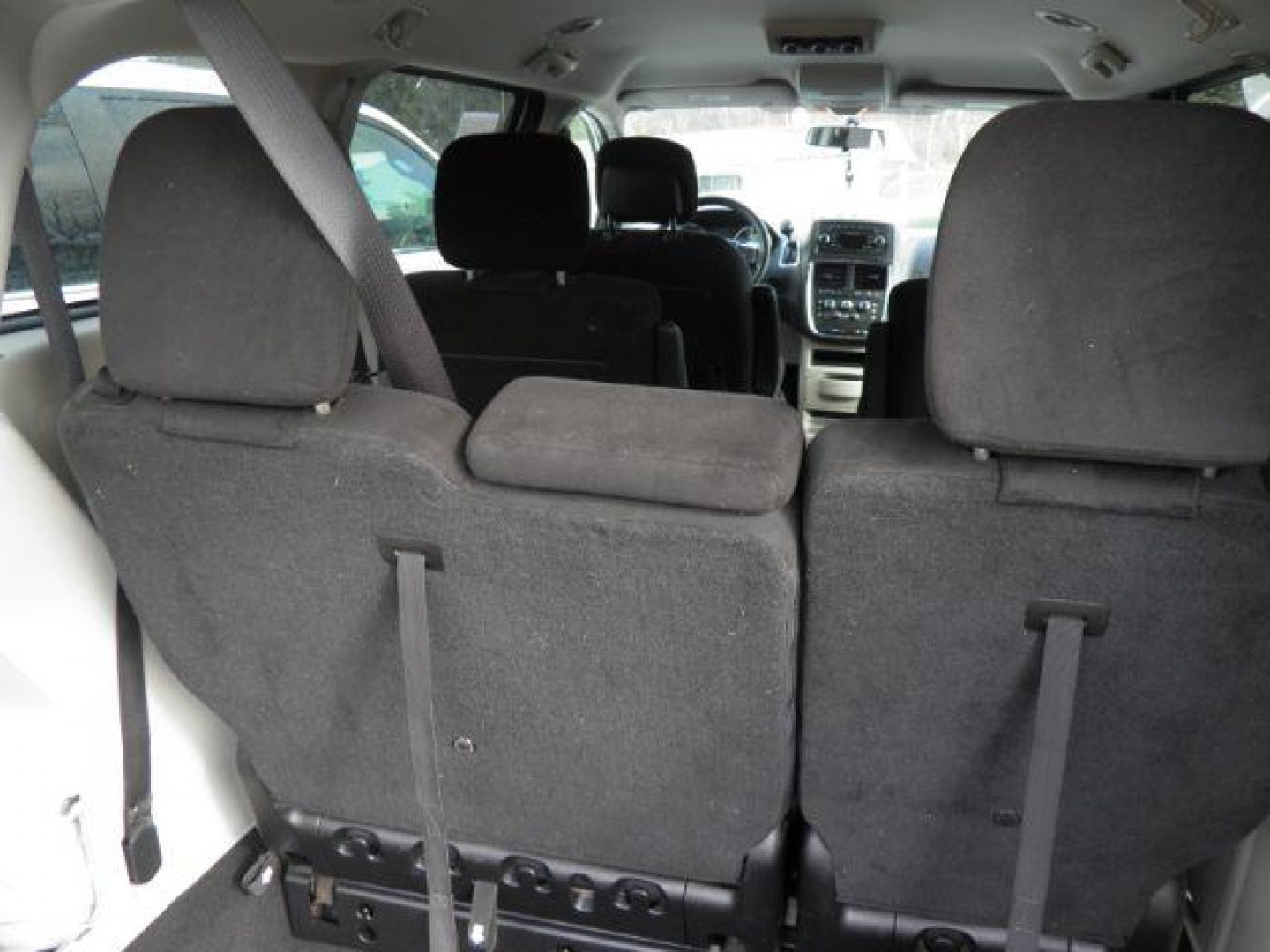 2014 White Dodge Grand Caravan SE (2C4RDGBG0ER) with an 3.6L V6 engine, AT transmission, located at 19521 New George's Creek Rd SW, Barton, MD, 21521, (301) 463-2404, 39.524323, -79.017906 - Photo#4