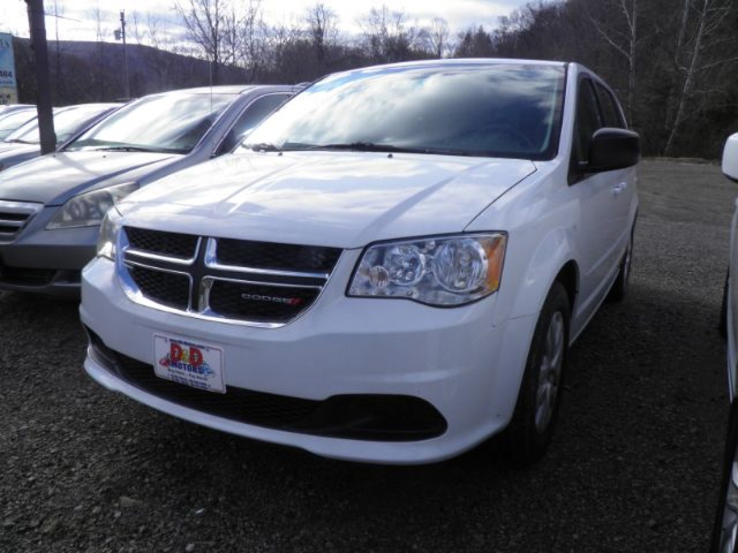 2014 White Dodge Grand Caravan SE (2C4RDGBG0ER) with an 3.6L V6 engine, AT transmission, located at 19521 New George's Creek Rd SW, Barton, MD, 21521, (301) 463-2404, 39.524323, -79.017906- Photo#0