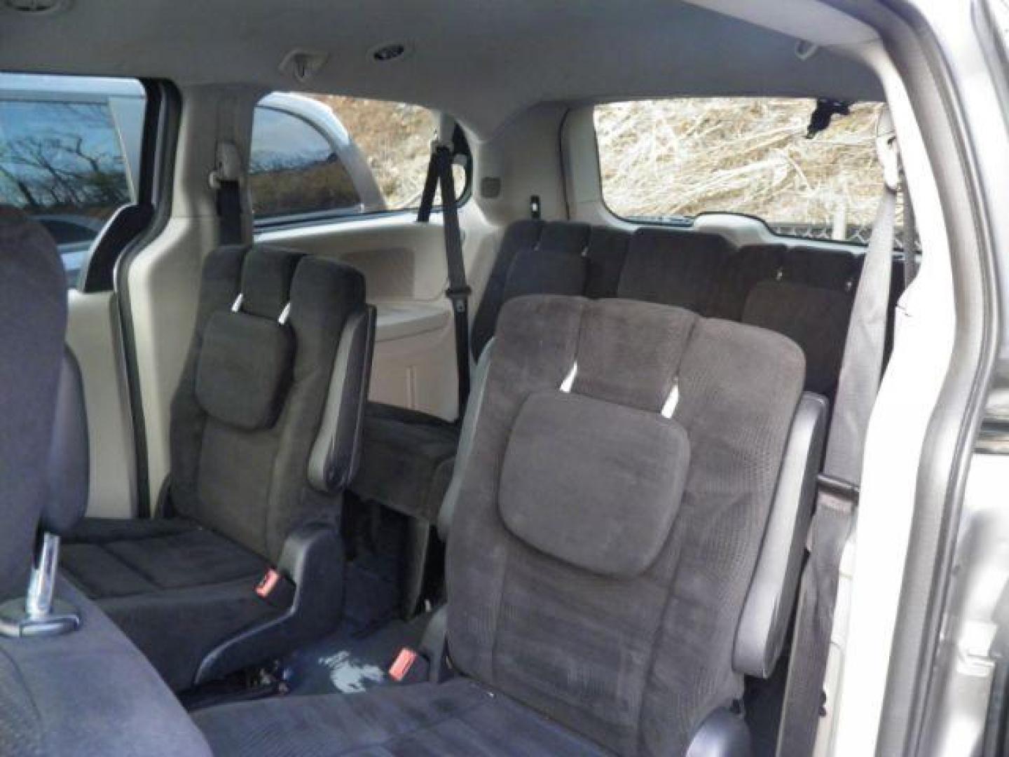 2014 Gray Dodge Grand Caravan SXT (2C4RDGCG6ER) with an 3.6L V6 engine, AT transmission, located at 15520 McMullen Hwy SW, Belair, MD, 21502, (301) 729-3700, 39.581375, -78.846451 - Photo#3