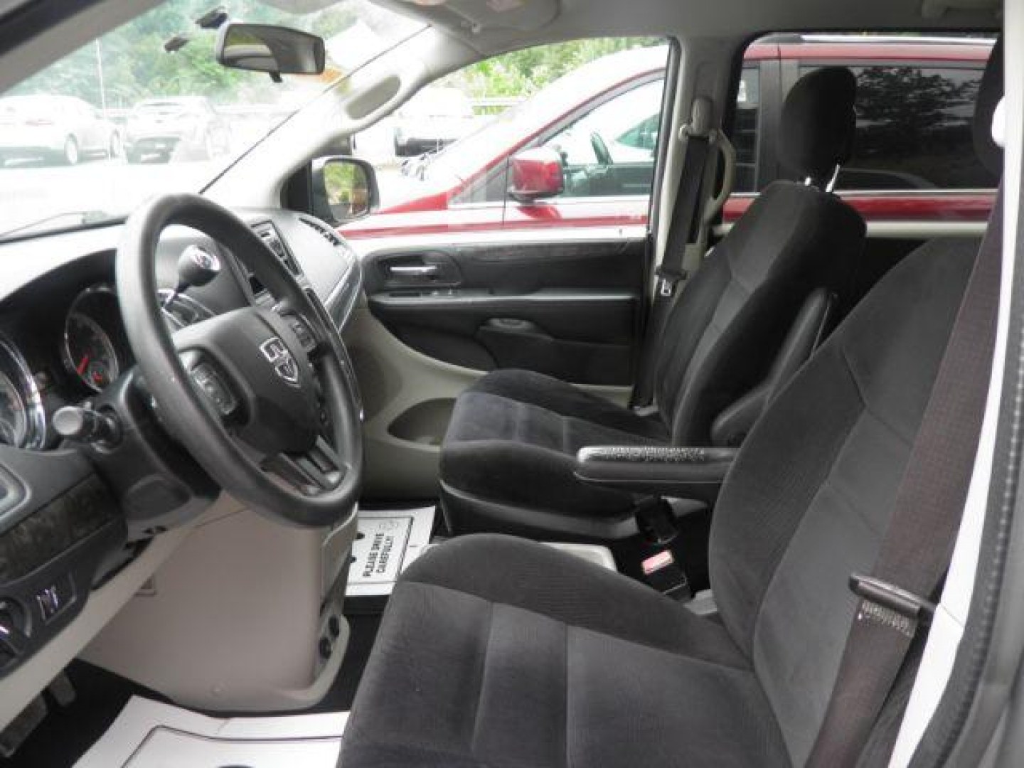 2014 Gray Dodge Grand Caravan SE (2C4RDGBG7ER) with an 3.6L V6 engine, AT transmission, located at 15520 McMullen Hwy SW, Belair, MD, 21502, (301) 729-3700, 39.581375, -78.846451 - Photo#1