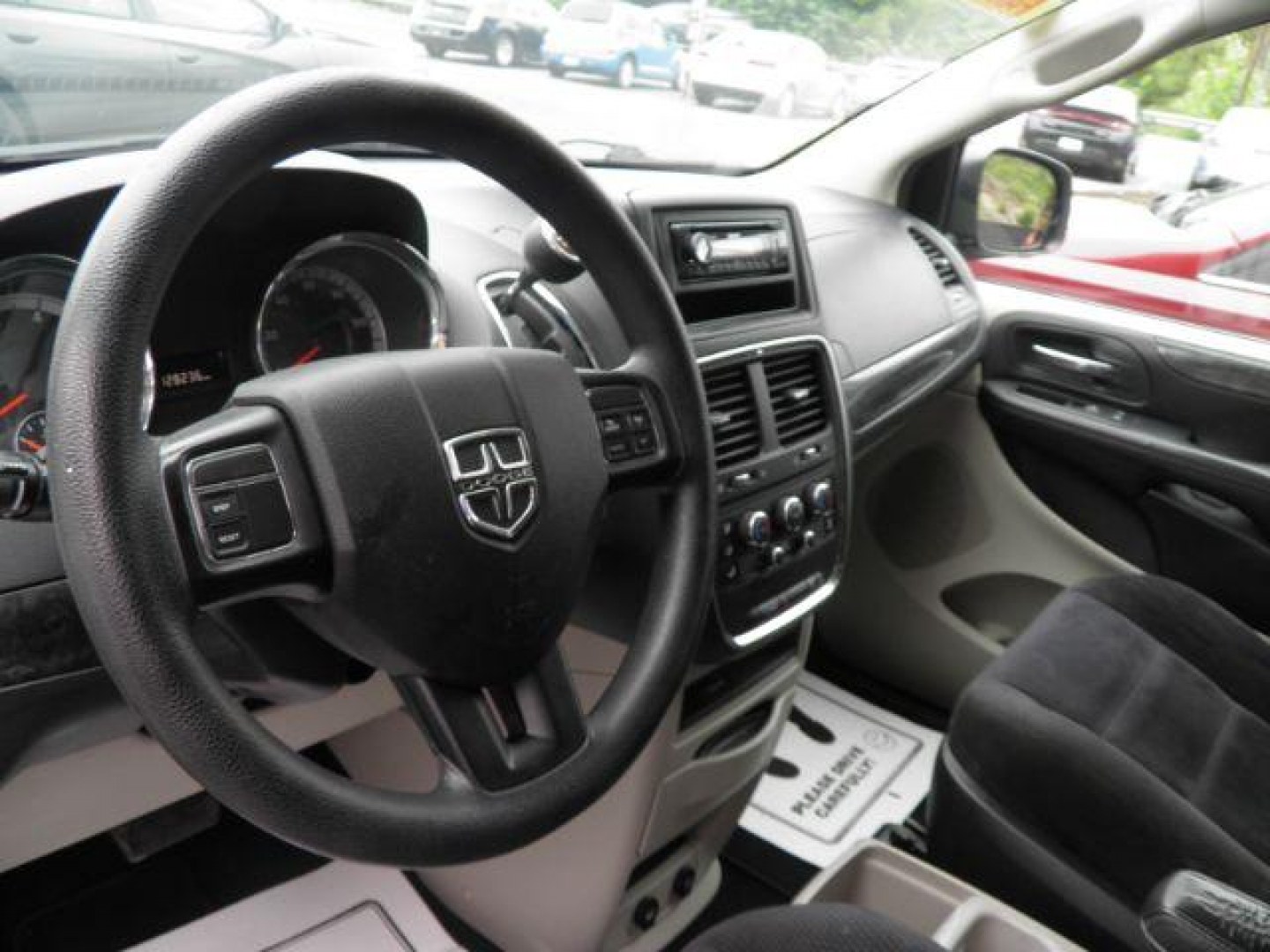 2014 Gray Dodge Grand Caravan SE (2C4RDGBG7ER) with an 3.6L V6 engine, AT transmission, located at 15520 McMullen Hwy SW, Belair, MD, 21502, (301) 729-3700, 39.581375, -78.846451 - Photo#2