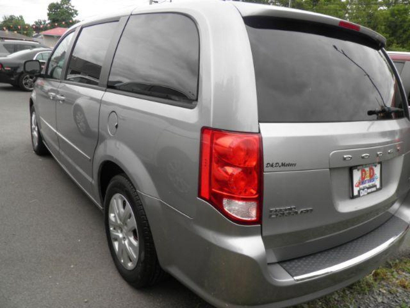 2014 Gray Dodge Grand Caravan SE (2C4RDGBG7ER) with an 3.6L V6 engine, AT transmission, located at 15520 McMullen Hwy SW, Belair, MD, 21502, (301) 729-3700, 39.581375, -78.846451 - Photo#4