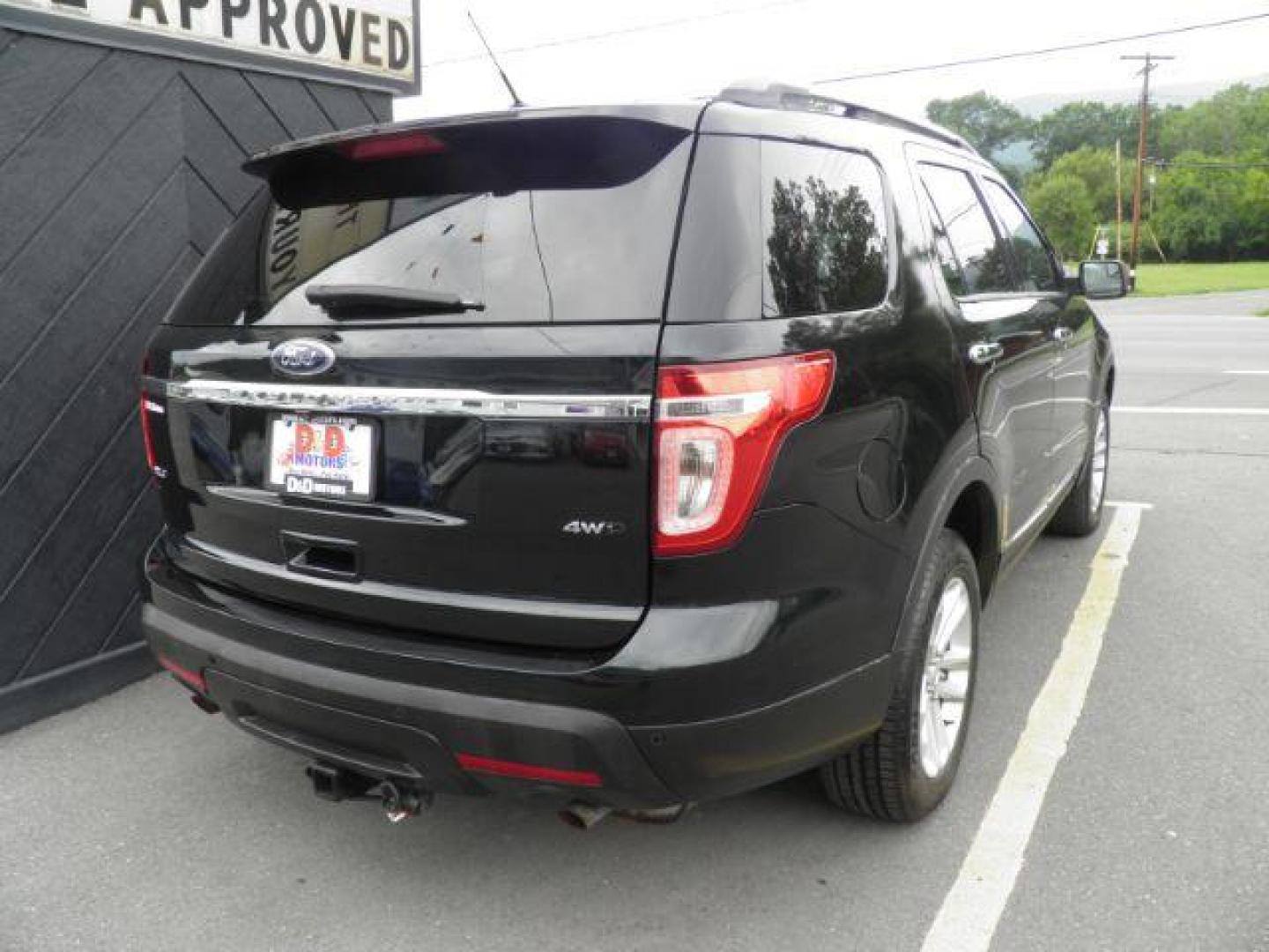 2014 Black Ford Explorer XLT (1FM5K8D81EG) with an 3.5L V6 engine, AT transmission, located at 15520 McMullen Hwy SW, Belair, MD, 21502, (301) 729-3700, 39.581375, -78.846451 - Photo#5
