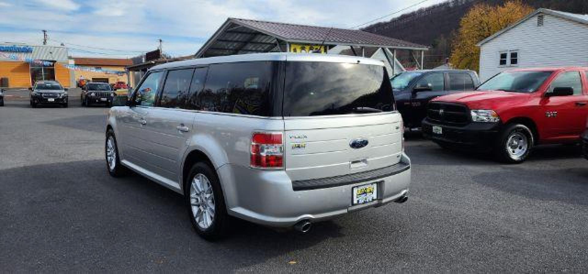 2014 SILVER /Charcoal Black Ford Flex SEL AWD (2FMHK6C84EB) with an 3.5L V6 engine, AT transmission, located at 15520 McMullen Hwy SW, Belair, MD, 21502, (301) 729-3700, 39.581375, -78.846451 - Photo#4