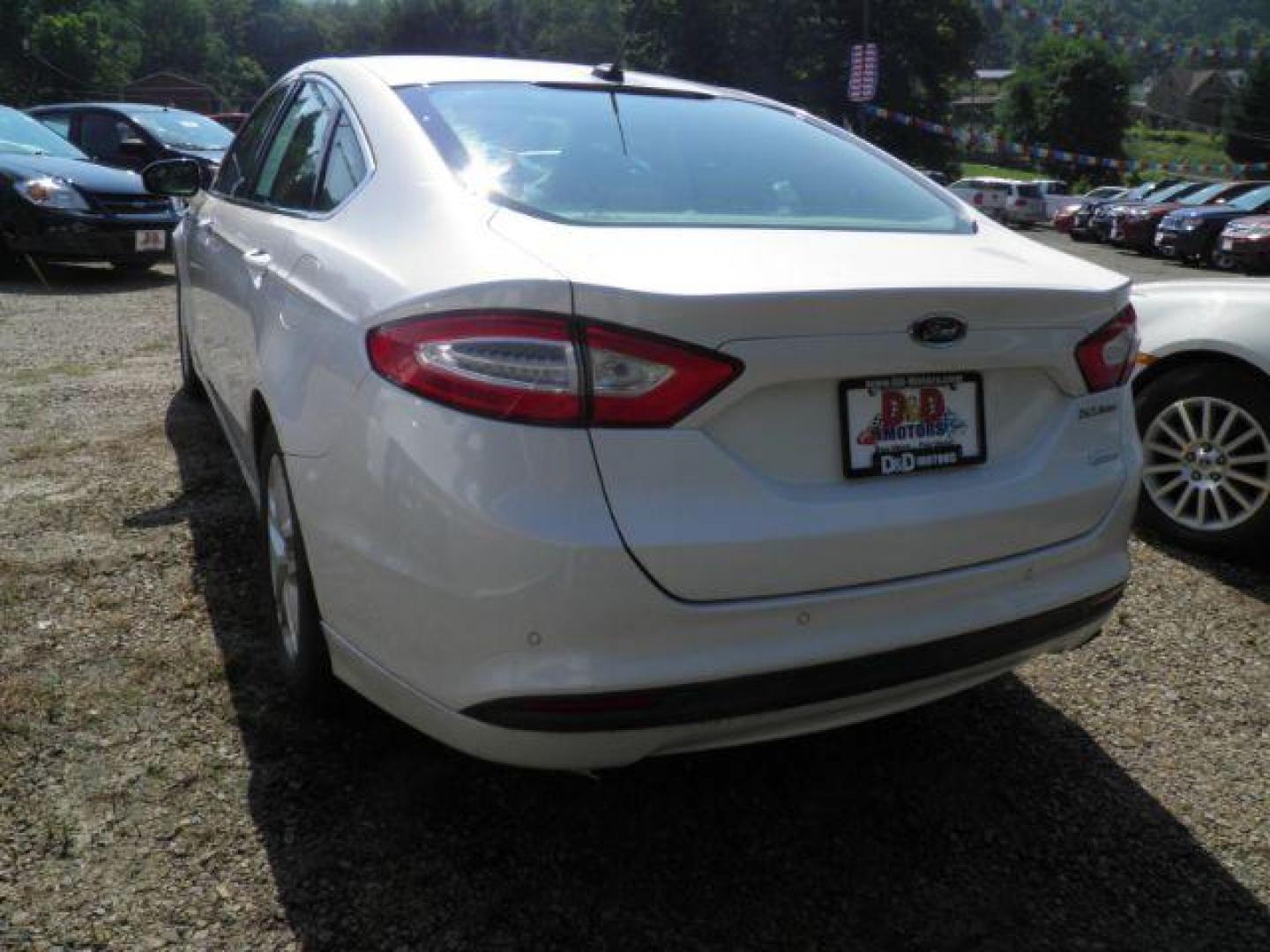 2014 White Ford Fusion SE (3FA6P0HD7ER) with an 1.5L I4 engine, AT transmission, located at 15520 McMullen Hwy SW, Belair, MD, 21502, (301) 729-3700, 39.581375, -78.846451 - Photo#4