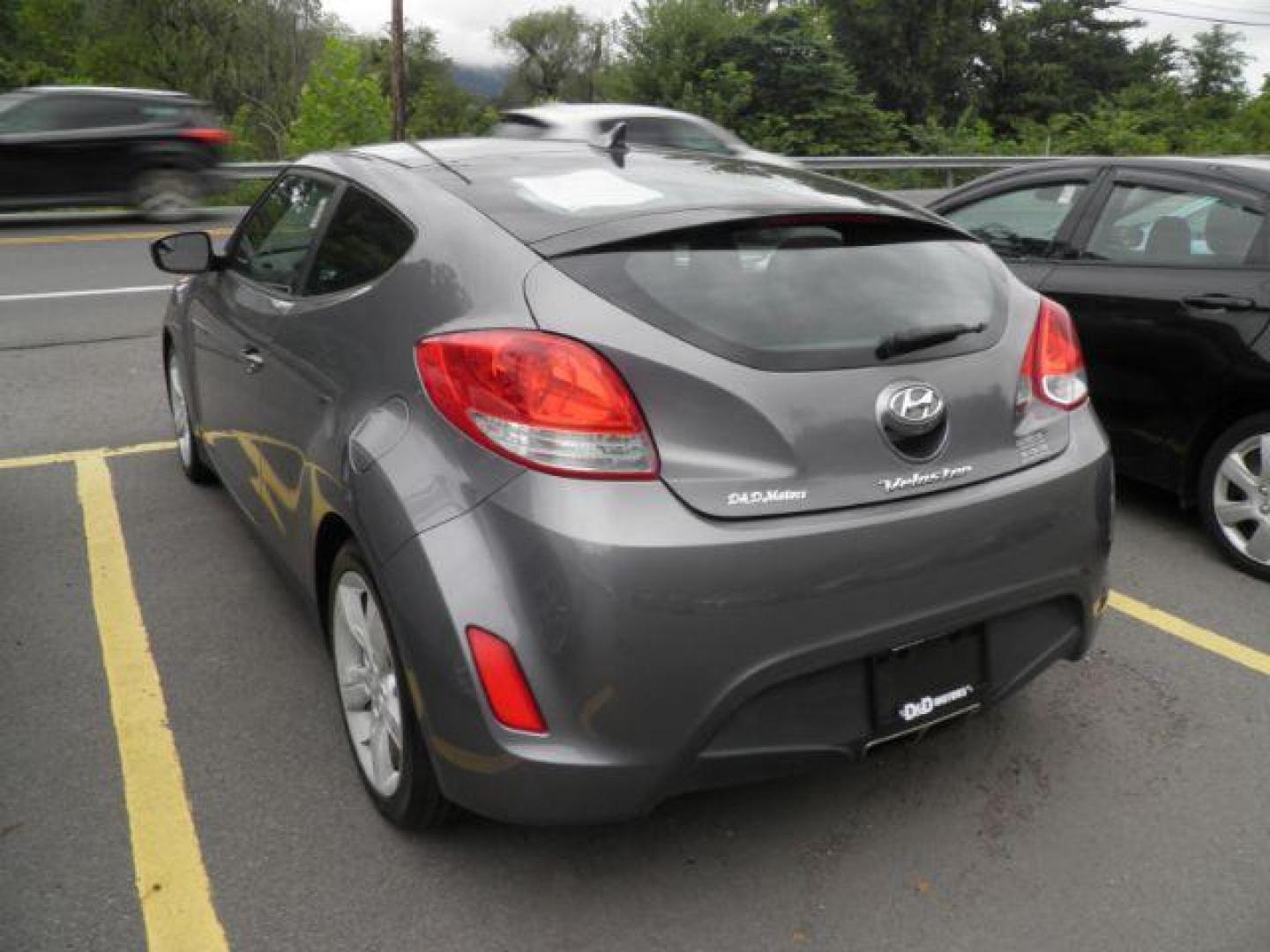2014 Gray Hyundai Veloster Base (KMHTC6AD6EU) with an 1.6L I4 engine, AT transmission, located at 15520 McMullen Hwy SW, Belair, MD, 21502, (301) 729-3700, 39.581375, -78.846451 - Photo#5