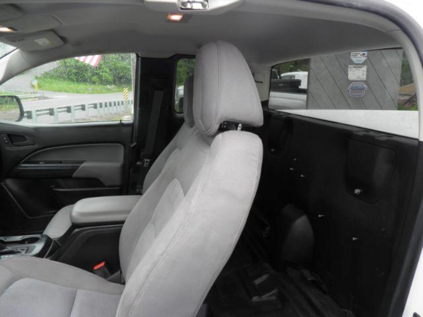 2015 White Chevrolet Colorado WT (1GCHTAEA6F1) with an 2.5L I4 engine, AT transmission, located at 15520 McMullen Hwy SW, Belair, MD, 21502, (301) 729-3700, 39.581375, -78.846451 - Photo#3