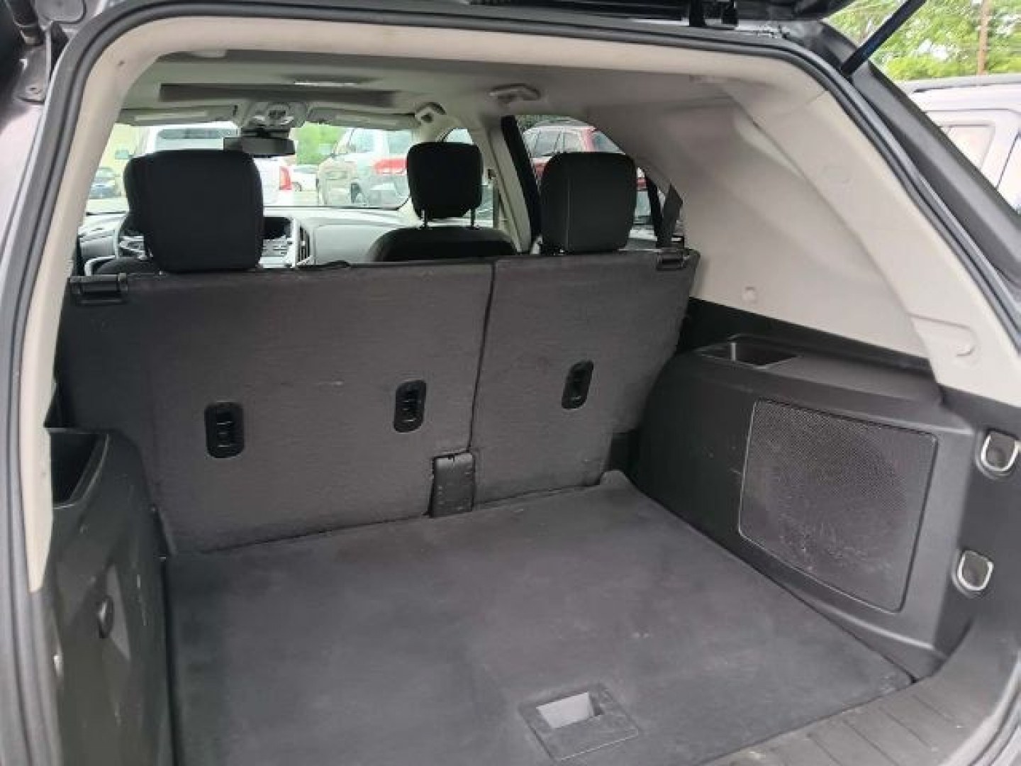 2015 GRAY Chevrolet EQUINOX 1LT AWD (2GNFLFE38F6) with an 3.6L V6 engine, AT transmission, located at 15520 McMullen Hwy SW, Belair, MD, 21502, (301) 729-3700, 39.581375, -78.846451- Photo#3