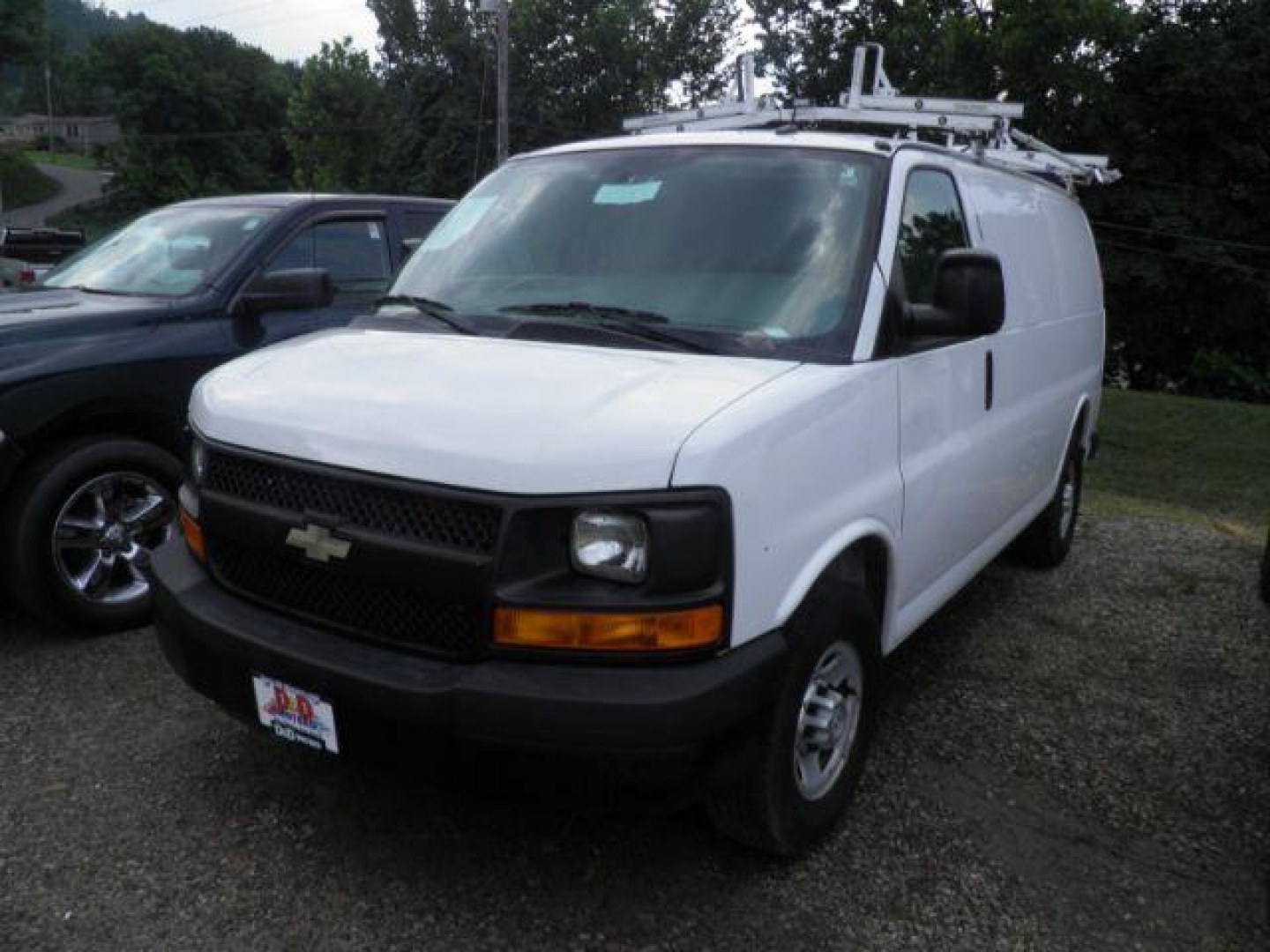 2015 White Chevrolet Express 2500 Work Van (1GCWGFCFXF1) with an 4.8L V8 engine, AT transmission, located at 15520 McMullen Hwy SW, Belair, MD, 21502, (301) 729-3700, 39.581375, -78.846451 - Photo#0