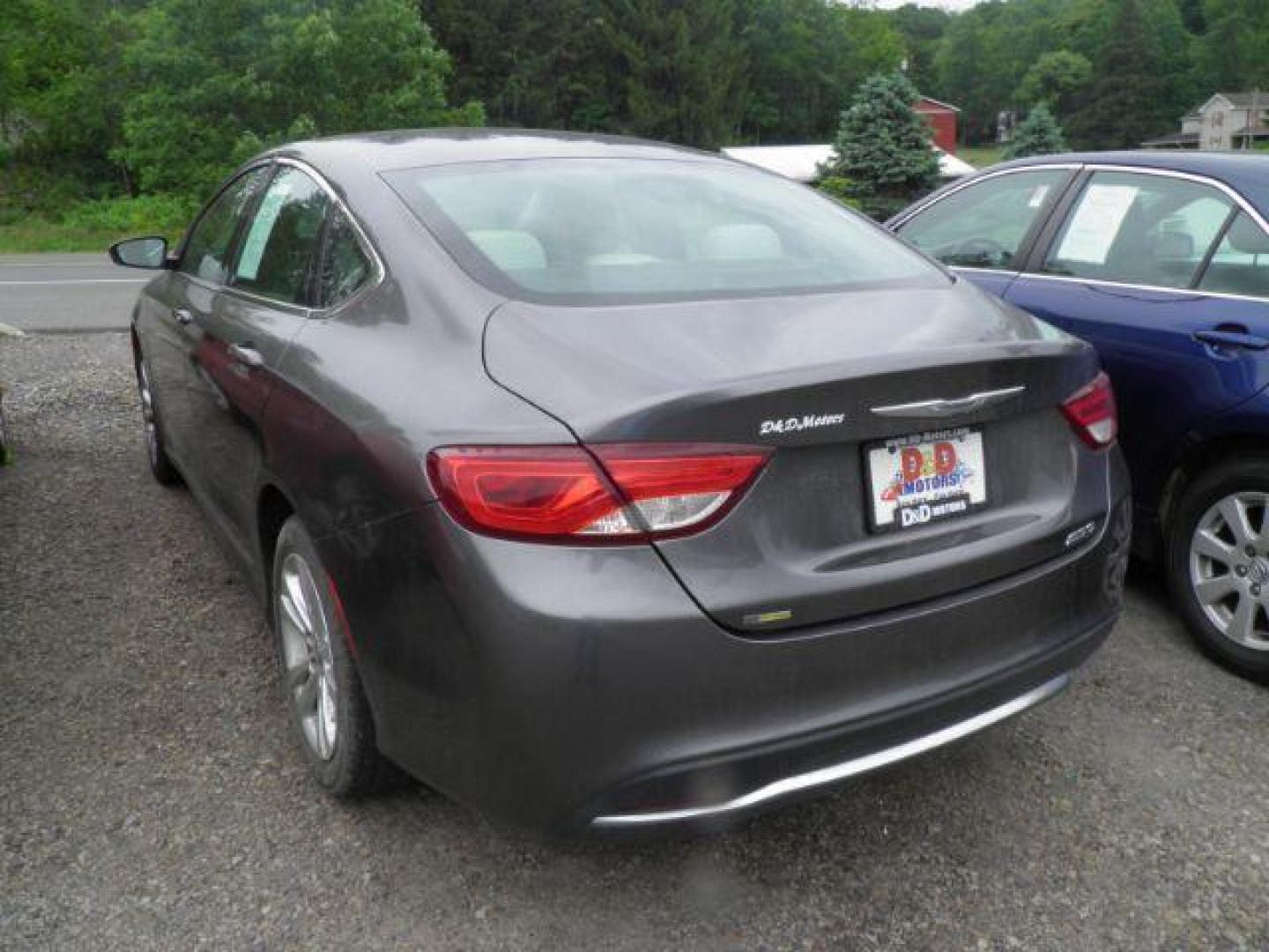 2015 Gray Chrysler 200 Limited (1C3CCCAB7FN) with an 2.4L I4 engine, AT transmission, located at 19521 New George's Creek Rd SW, Barton, MD, 21521, (301) 463-2404, 39.524323, -79.017906 - Photo#4