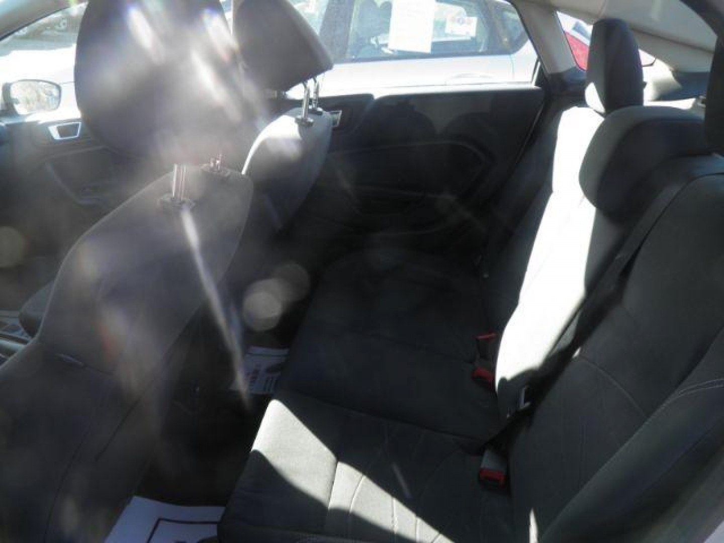 2015 Silver Ford Fiesta SE Sedan (3FADP4BJ6FM) with an 1.6L I4 engine, AT transmission, located at 19521 New George's Creek Rd SW, Barton, MD, 21521, (301) 463-2404, 39.524323, -79.017906 - Photo#3