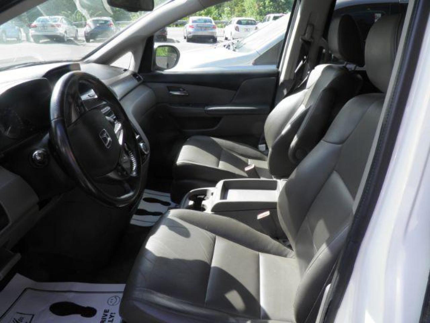 2015 White Honda Odyssey EX-L (5FNRL5H64FB) with an 3.5L V6 engine, AT transmission, located at 19521 New George's Creek Rd SW, Barton, MD, 21521, (301) 463-2404, 39.524323, -79.017906 - Photo#1