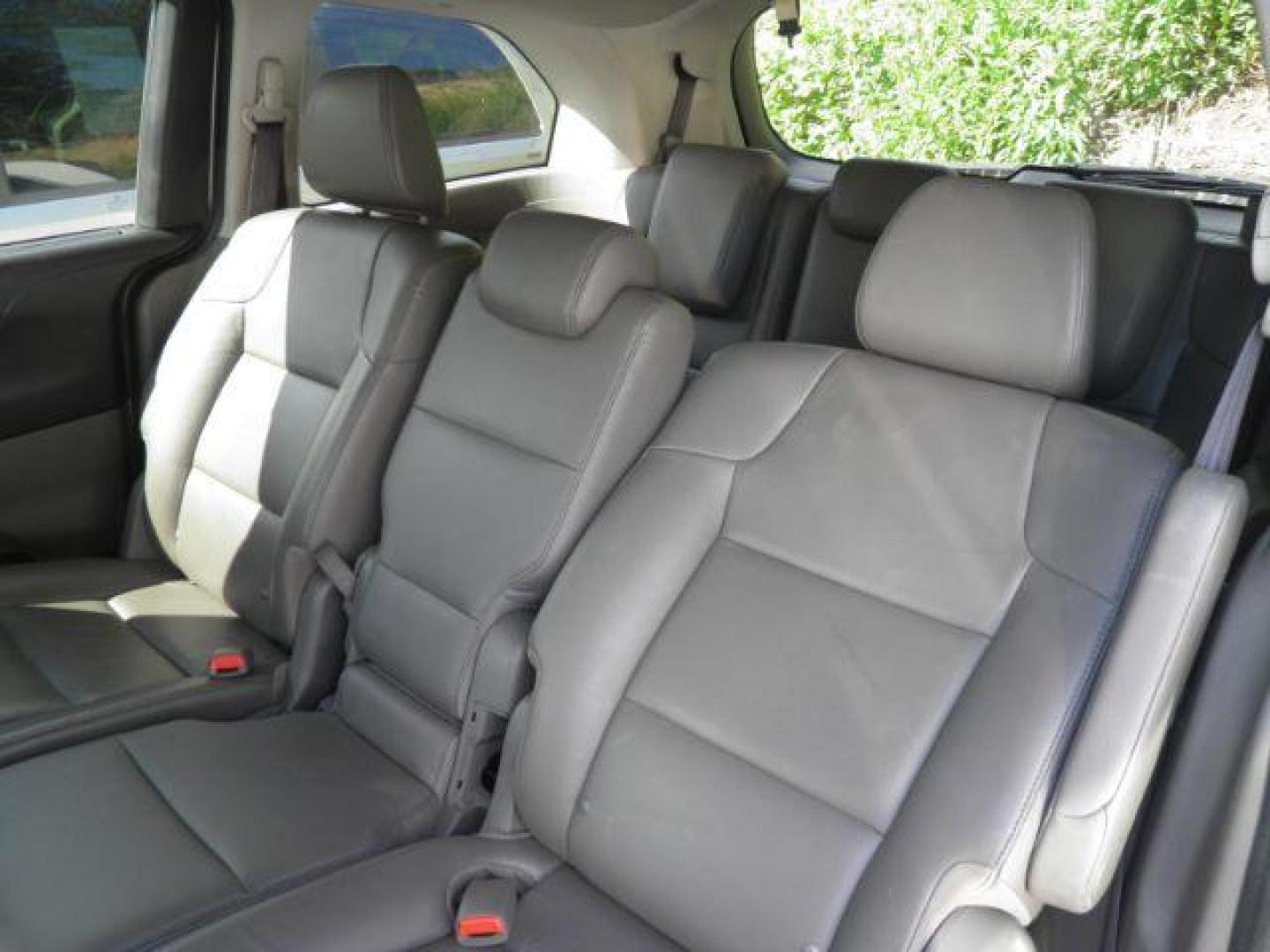 2015 White Honda Odyssey EX-L (5FNRL5H64FB) with an 3.5L V6 engine, AT transmission, located at 19521 New George's Creek Rd SW, Barton, MD, 21521, (301) 463-2404, 39.524323, -79.017906 - Photo#3