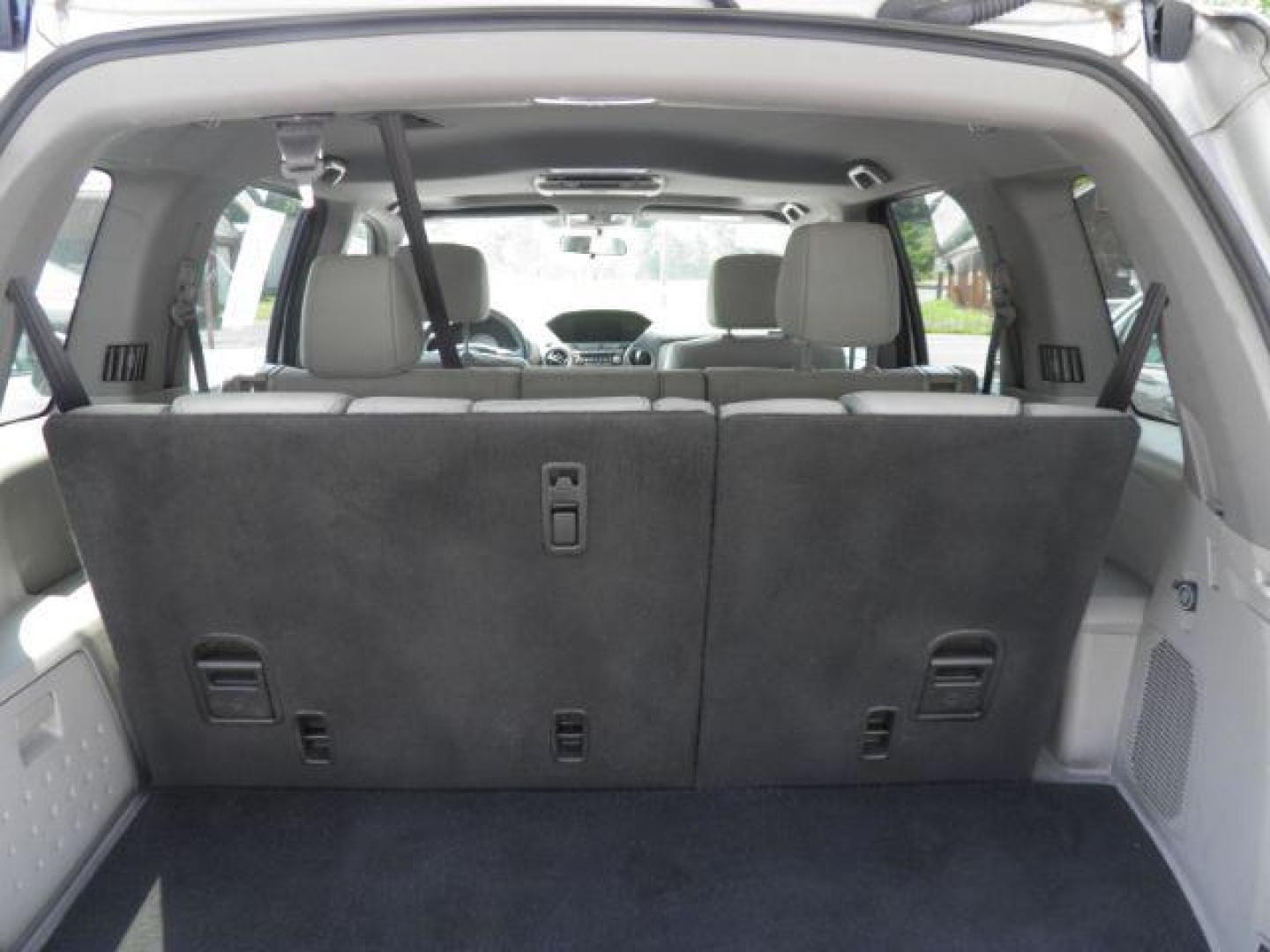 2015 Silver Honda Pilot SE (5FNYF4H37FB) with an 3.5L V6 engine, AT transmission, located at 19521 New George's Creek Rd SW, Barton, MD, 21521, (301) 463-2404, 39.524323, -79.017906 - Photo#5