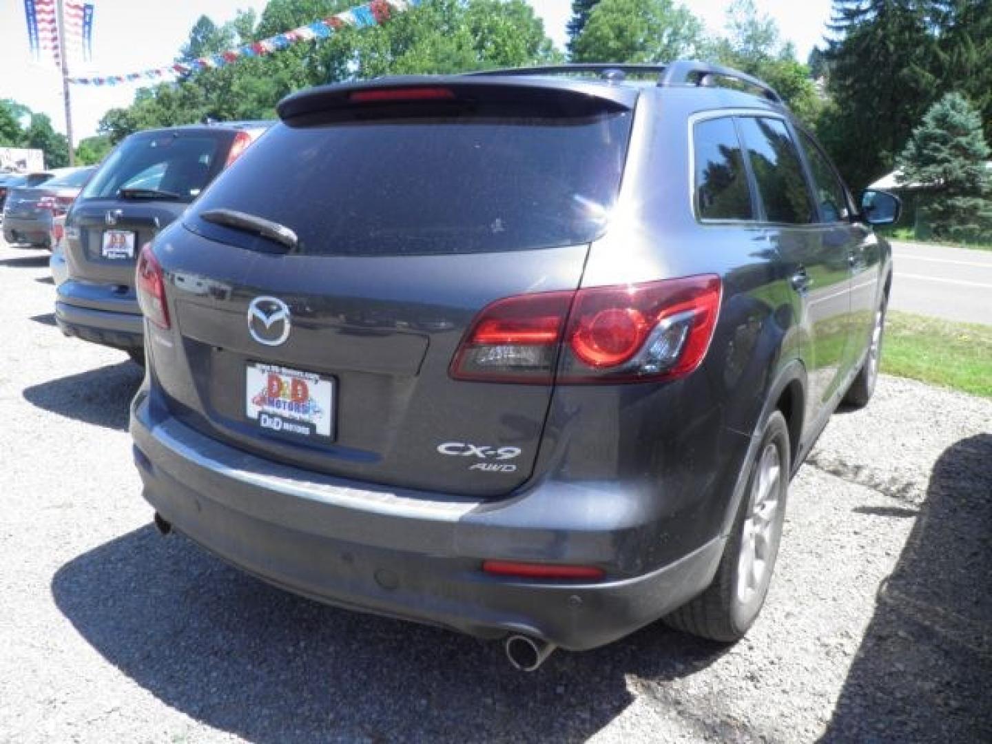 2015 GRAY MAZDA CX-9 GS (JM3TB3CV1F0) with an 3.7L V6 engine, AT transmission, located at 19521 New George's Creek Rd SW, Barton, MD, 21521, (301) 463-2404, 39.524323, -79.017906- Photo#4